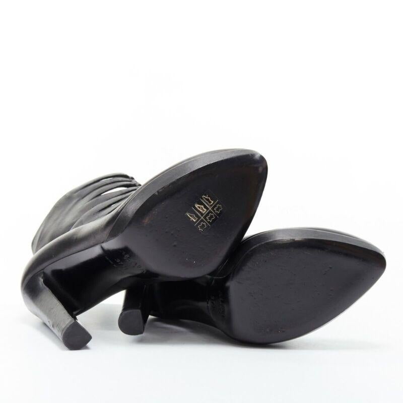 ALAIA bottes à lacets en cuir noir à découpe angulaire sur le devant, à bout en amande et à plateforme, EU37.5 en vente 1