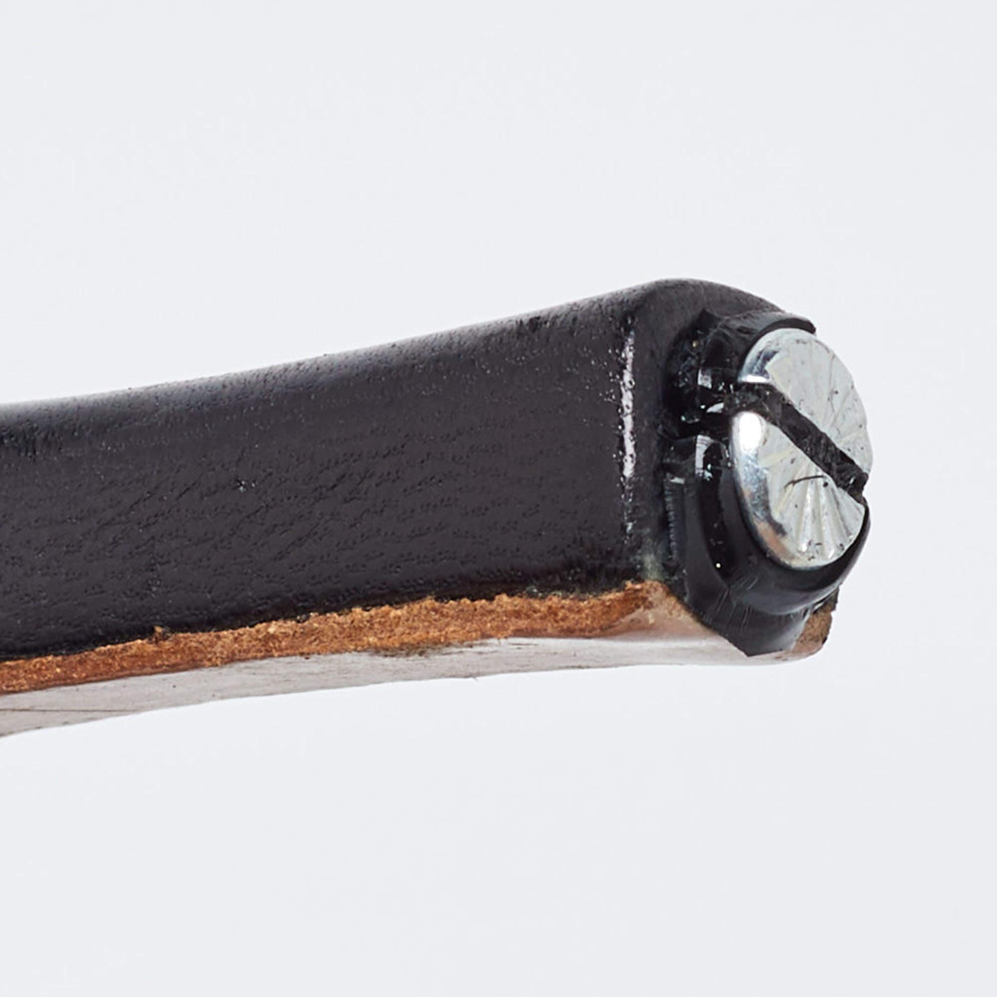 Bombas D'Orsay de piel negra con detalle metálico Alaia talla 38 en venta 3