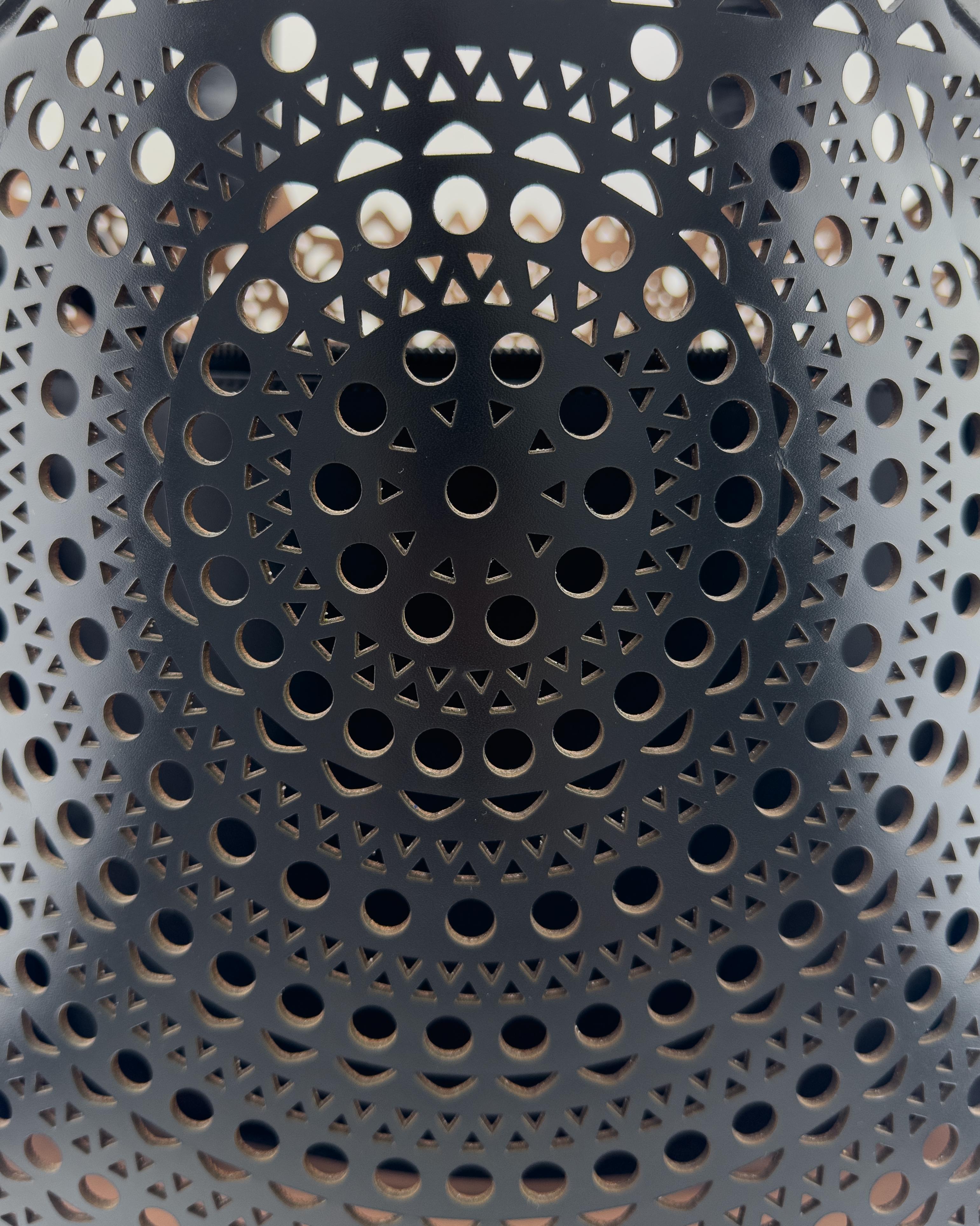 Alaia Black Leather Mina Scalloped Laser Cut Tote In Good Condition For Sale In Toronto, Ontario