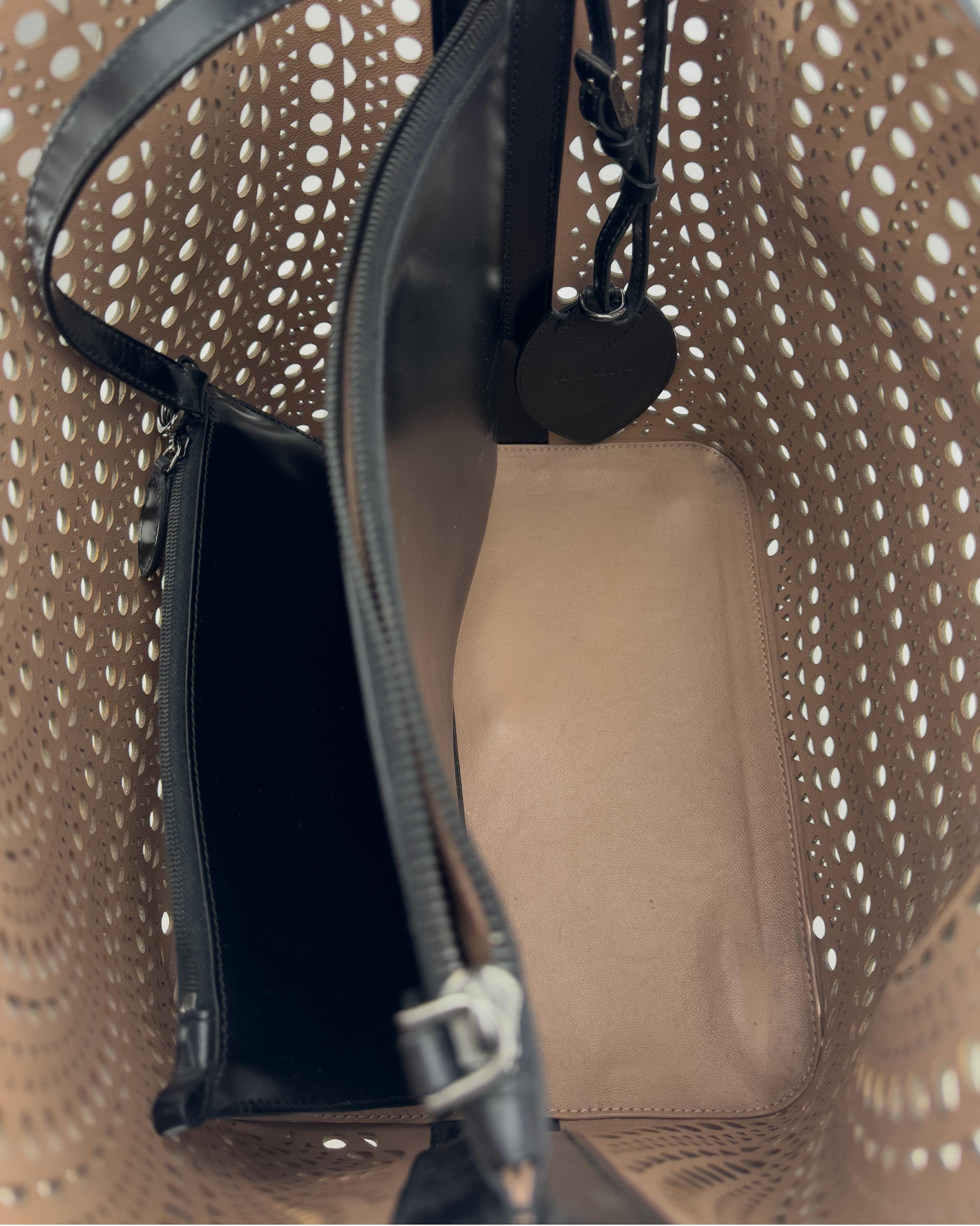 Women's or Men's Alaia Black Leather Mina Scalloped Laser Cut Tote For Sale