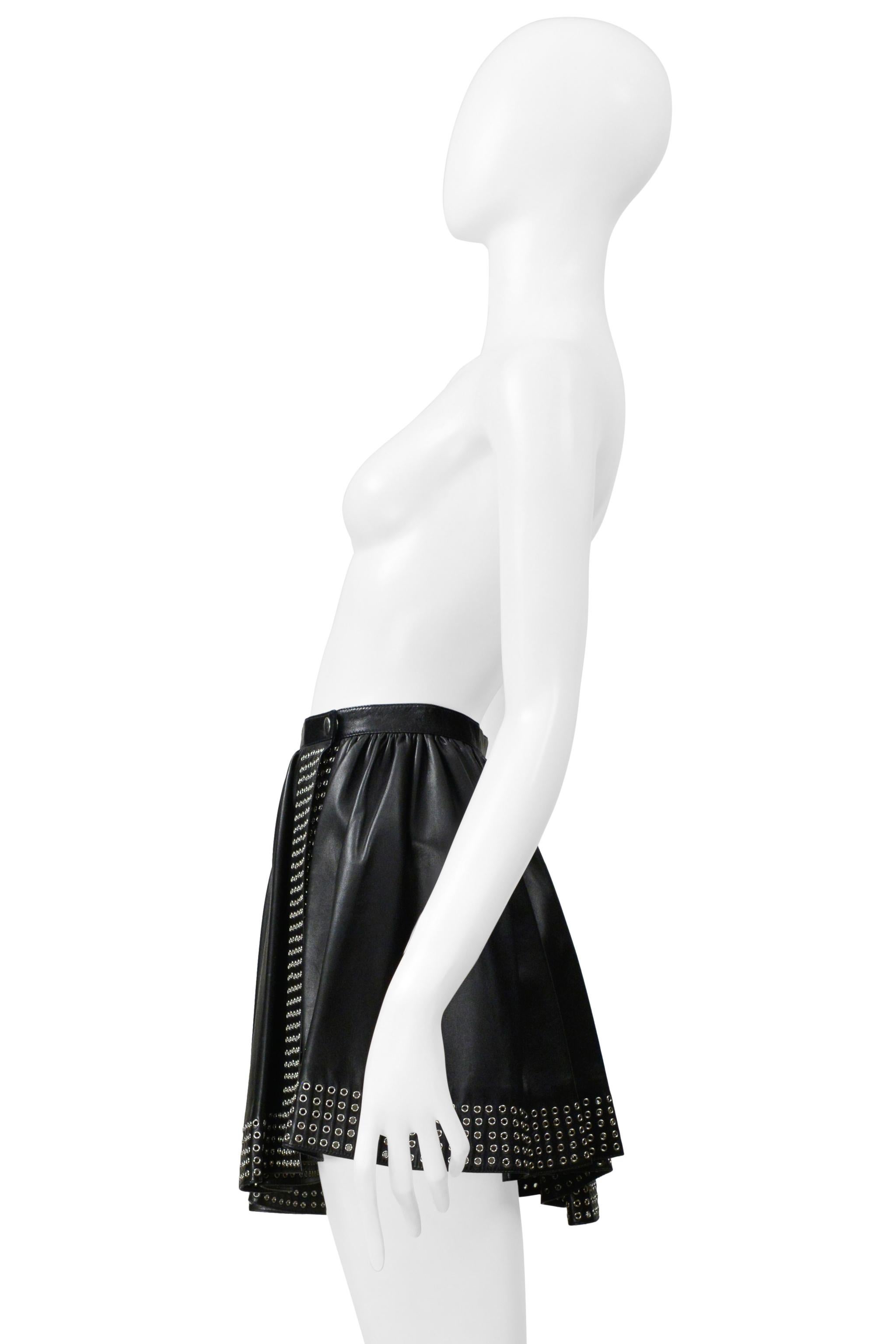 Alaia Schwarzer Leder Minirock mit Ösen 2014 im Angebot 1