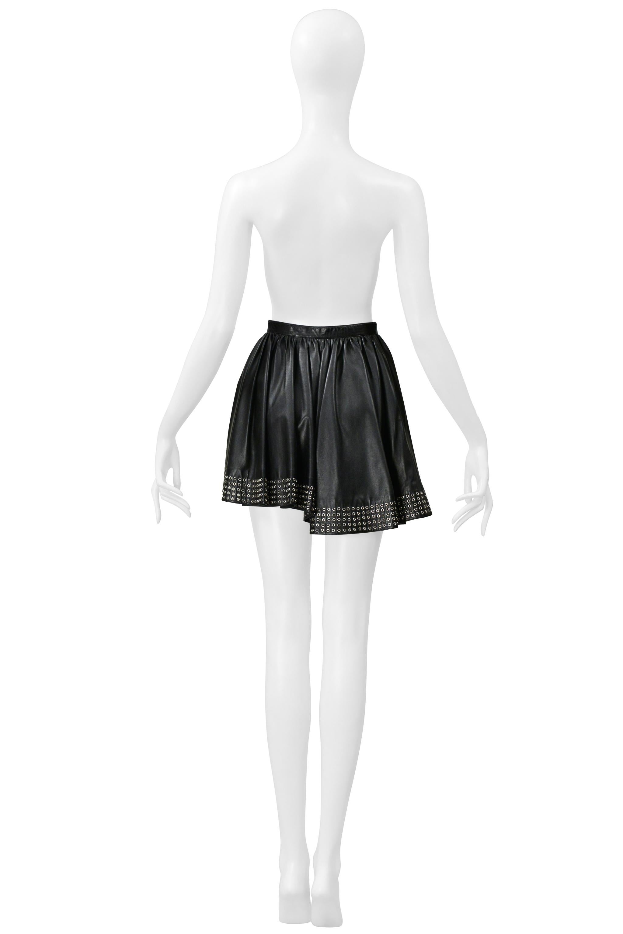 Alaia Schwarzer Leder Minirock mit Ösen 2014 im Angebot 4