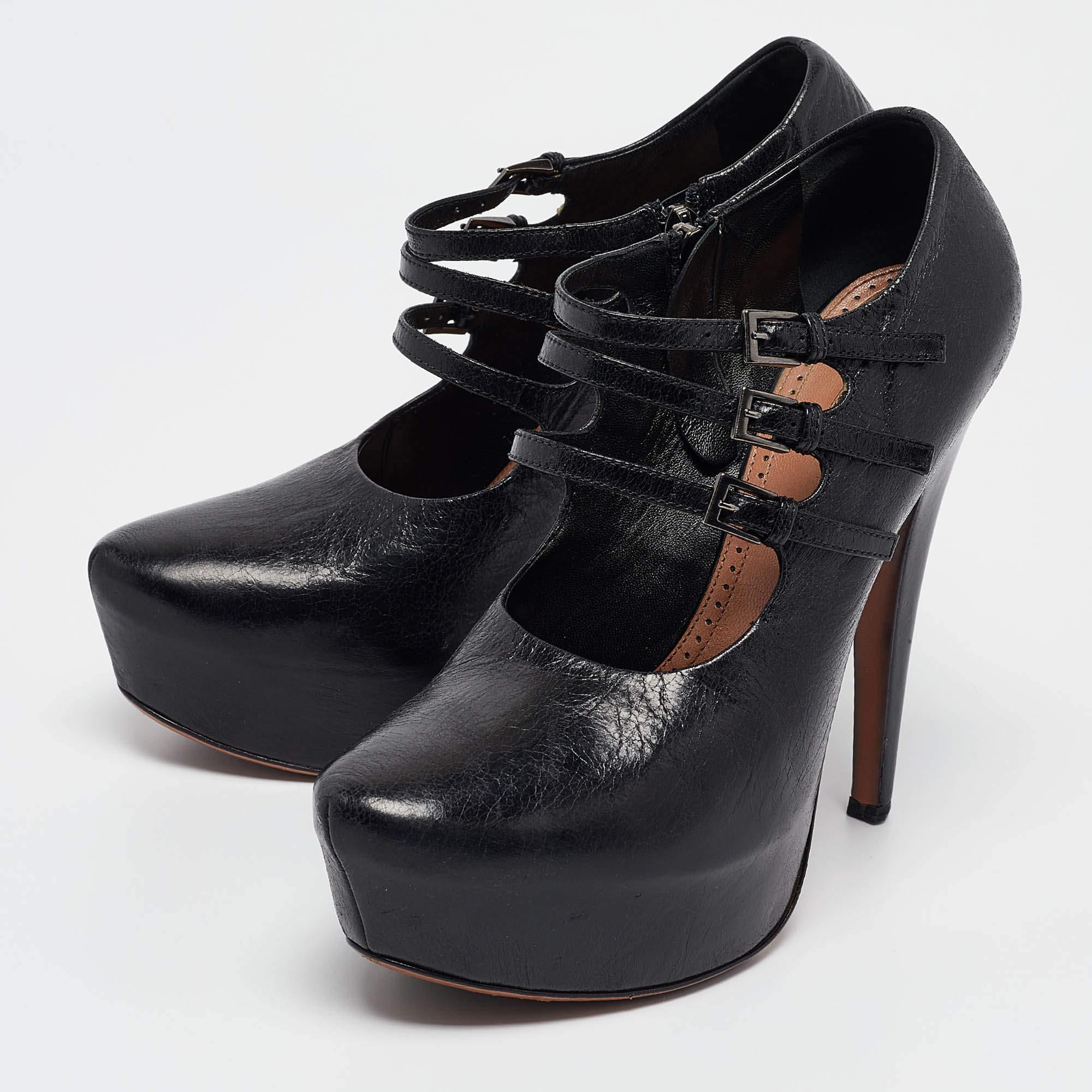 Haz una declaración de estilo chic con estos zapatos de salón de diseño. Presentan tacones resistentes y suelas duraderas perfectas para tus salidas a la moda
