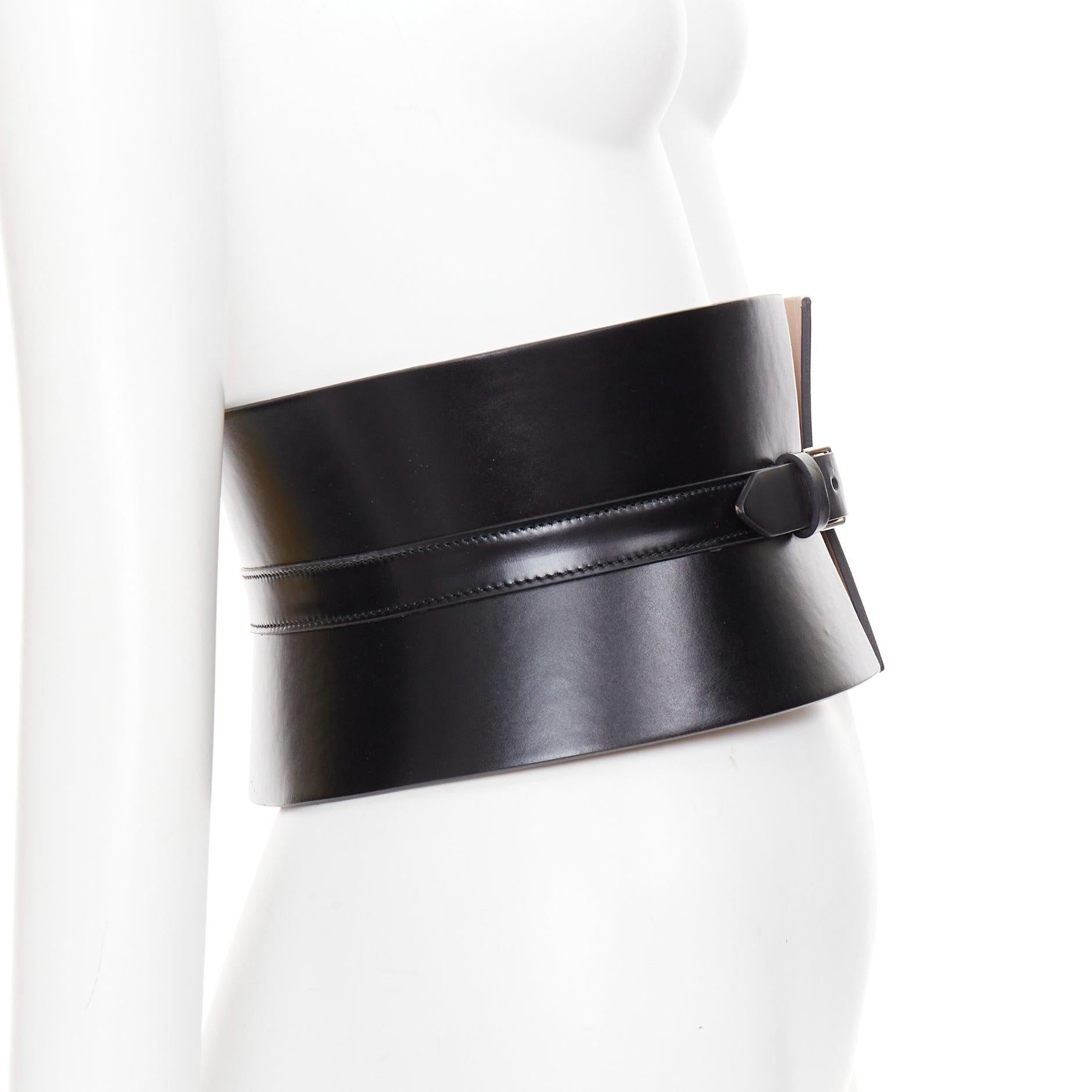 Nero ALAIA cintura in pelle nera con chiusura sottile, ampia e dichiarata, 65cm in vendita