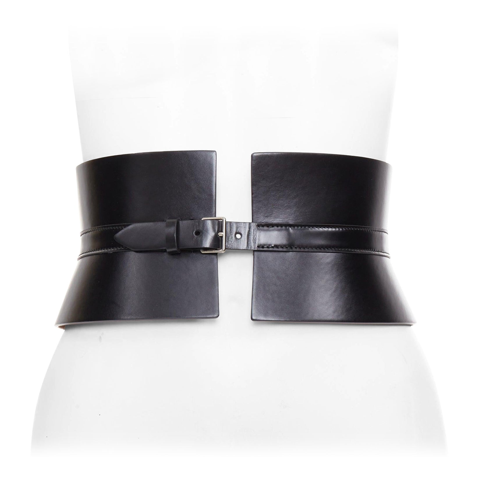 ALAIA cintura in pelle nera con chiusura sottile, ampia e dichiarata, 65cm in vendita