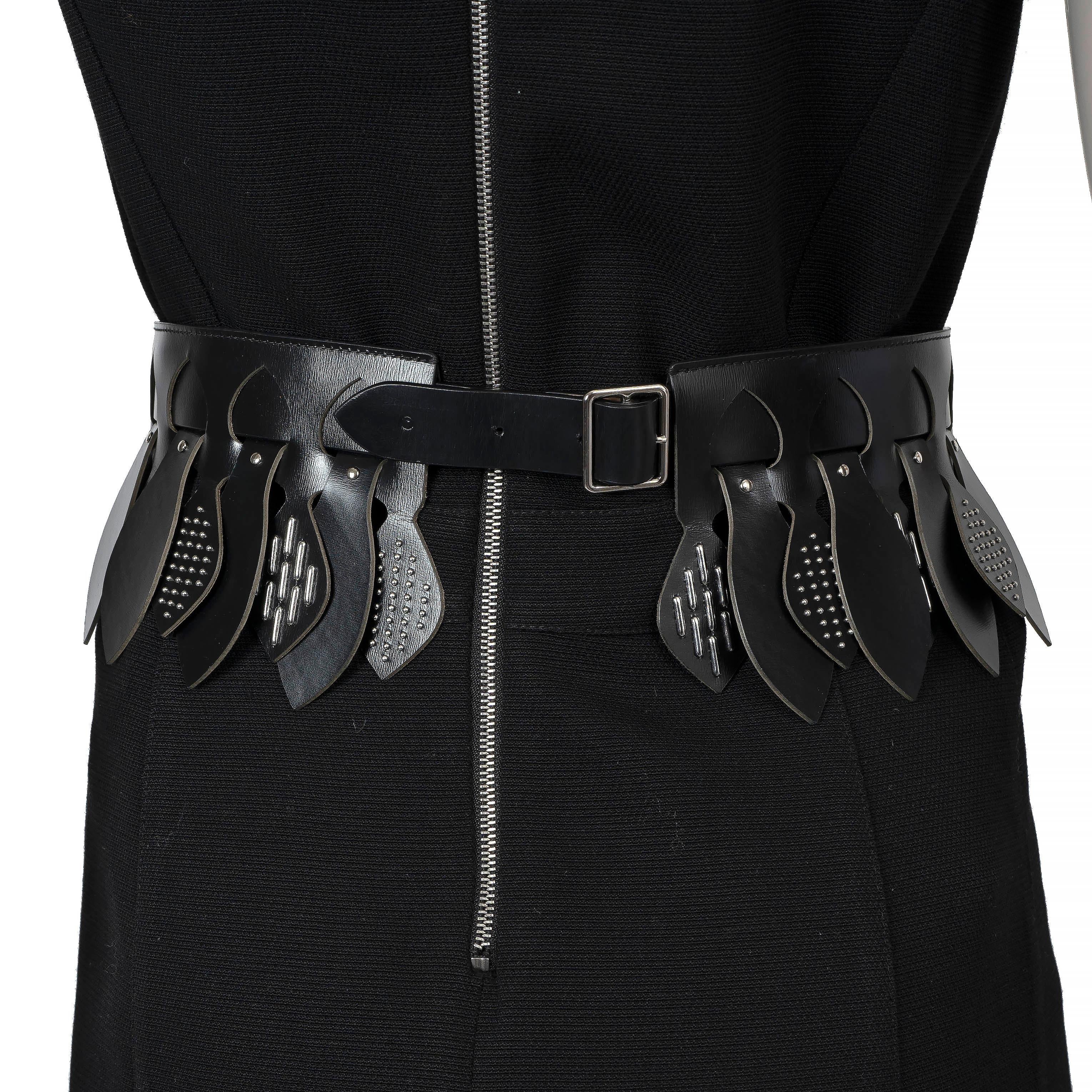 ALAIA black leather STUDDED PETAL WIDE CORSET WAIST Belt 75 In Excellent Condition For Sale In Zürich, CH