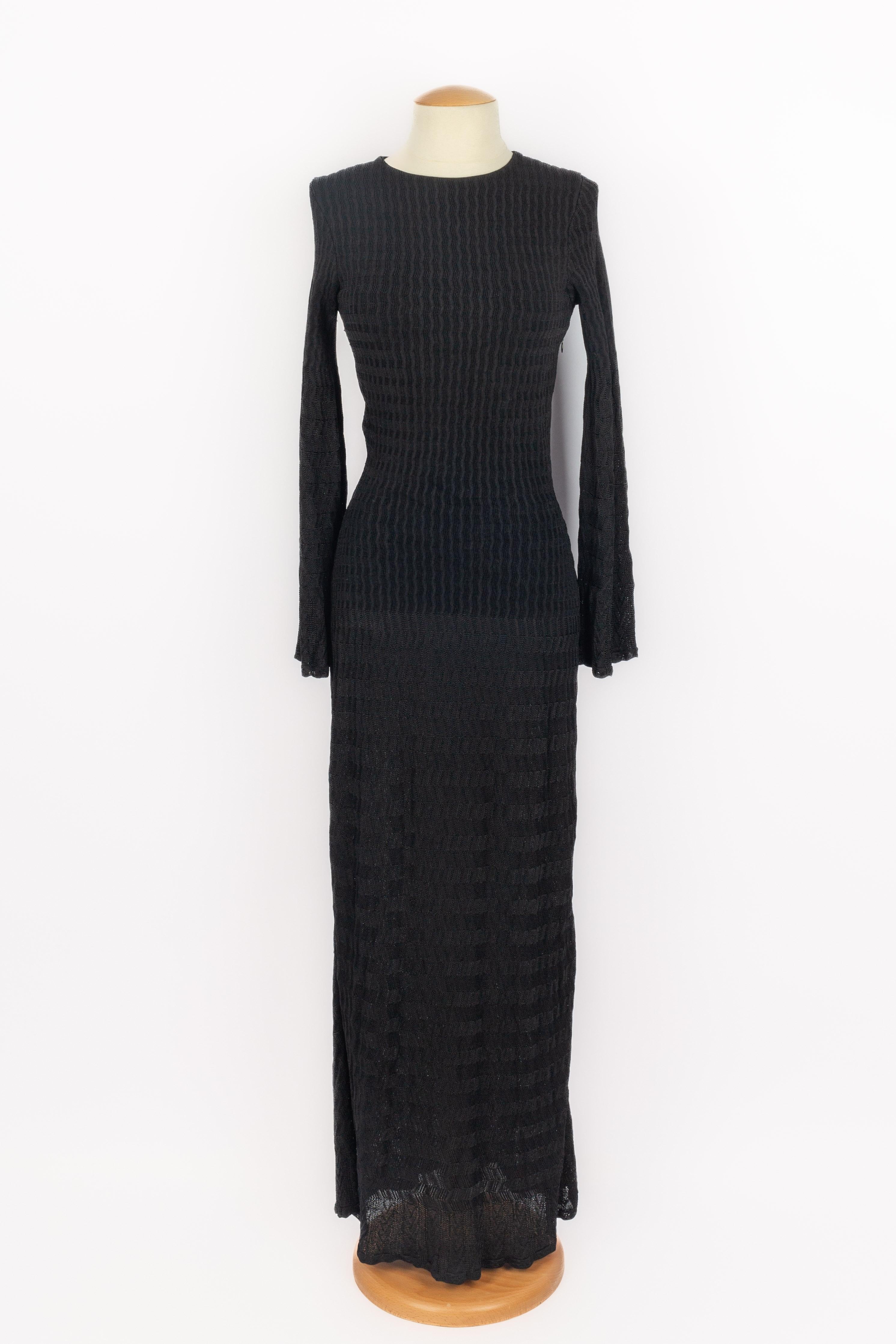 ALAÏA - Robe longue en maille noire à manches longues. Taille 40FR. Collectional printemps-été 2012.

Condit :
Très bon état.

Dimensions :
Largeur des épaules : 38 cm - Poitrine : 34 cm - Taille : 26 cm - Longueur des manches : 63 cm - Longueur :