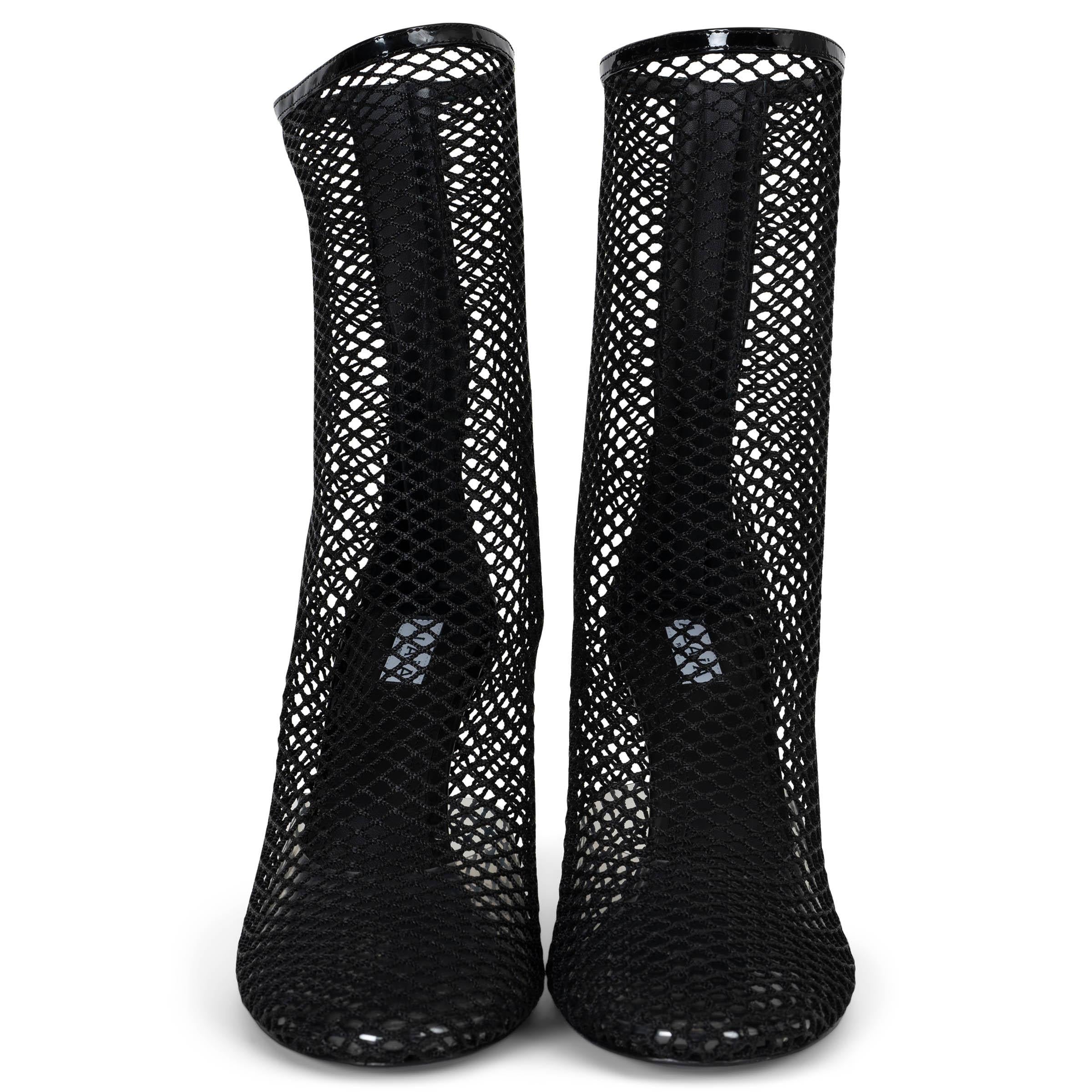 These 100% authentic Alaïa La Cage wedge ankle boots in black intricate mesh deliver a bold yet sophisticated aesthetic. Featuring a striking PU wedge heel and intricate mesh uppers, they exude modern elegance with a tough-luxe edge. The boots close