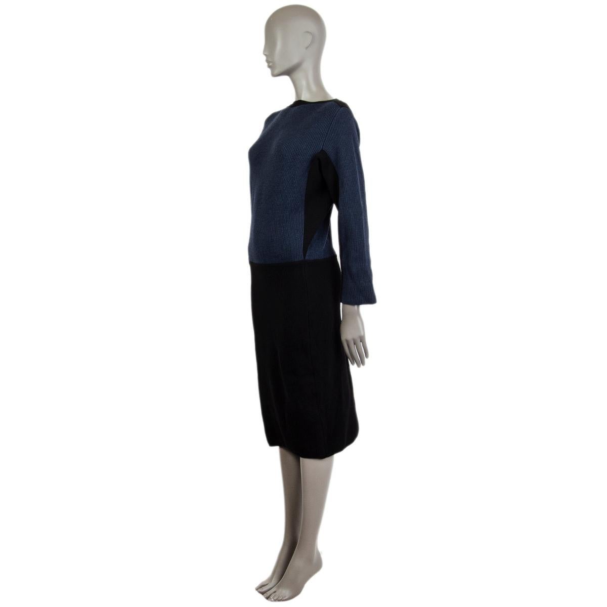 Alaia color-block fleece wool knitted dress in black and navy blue virgin wool (100%) with a boat neck, mid-weight rib, long sleeves, comfy top with a fitted bottom. Unlined. Has been worn and is in excellent condition.

Tag Size 40
Size M
Shoulder