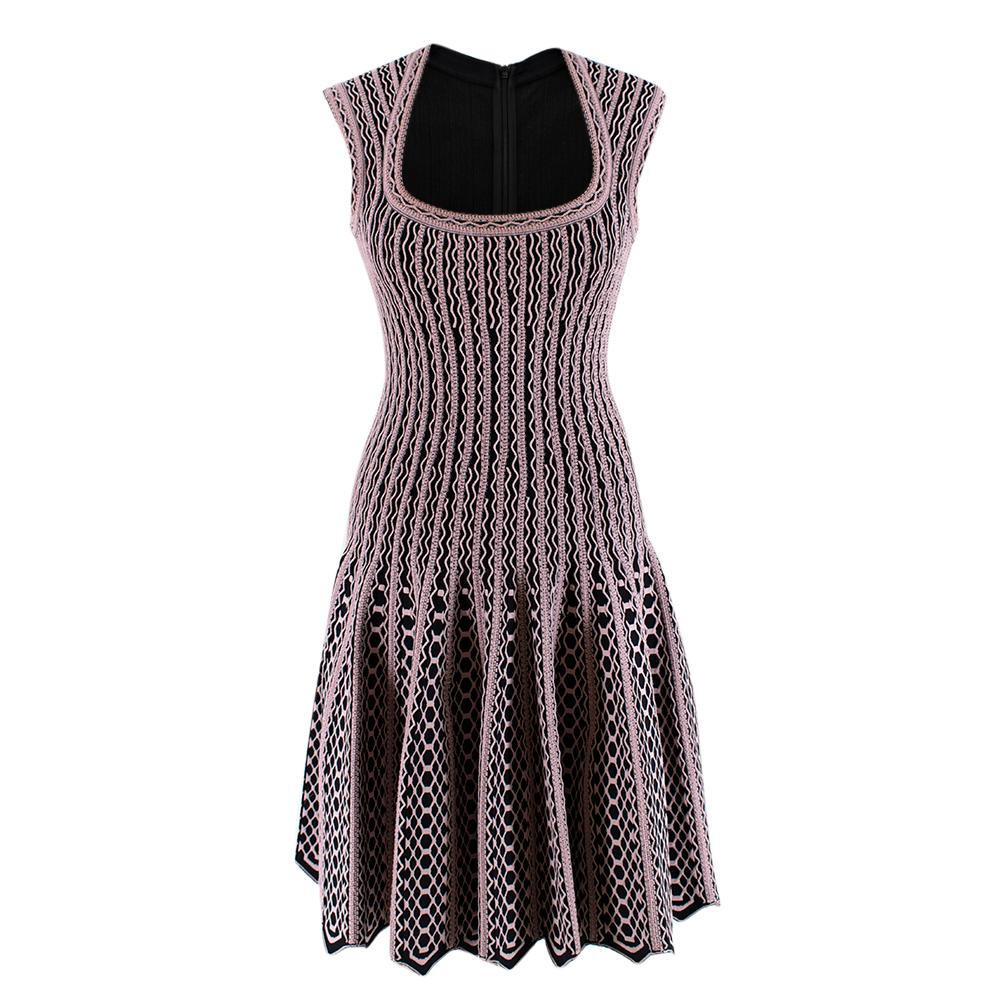 Alaia Black and Pink Stretch Knit Scalloped Dress

- Signature super stretchy fabric 
- Scalloped hem
- Jacquard print
- Sleeveless
- Fit and flare 

Materials:
70% Viscose
20% Polyamide
6% Polyester
4% Elastane

Made in Italy 
Dry Clean