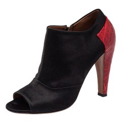 Alaïa - Bottines en satin noir/rouge et cuir embossé au croco, taille 39