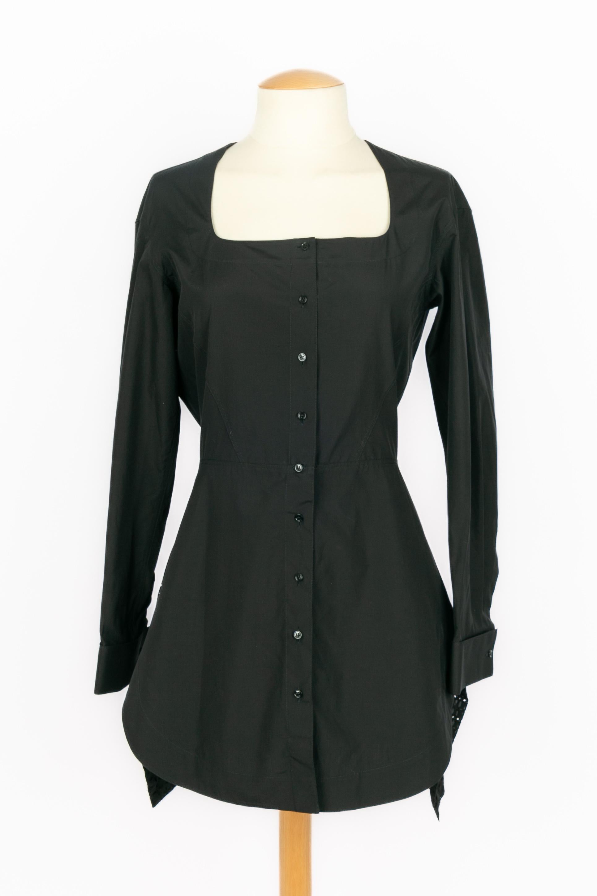ALAÏA - (Made in Italy) Black cotton shirt. Size 40IT.

Condition:
Very good condition

Dimensions:
Shoulder width: 42 cm - Chest: 43 cm - Sleeve length: 60 cm - Length: 90 cm

SKU:FH207