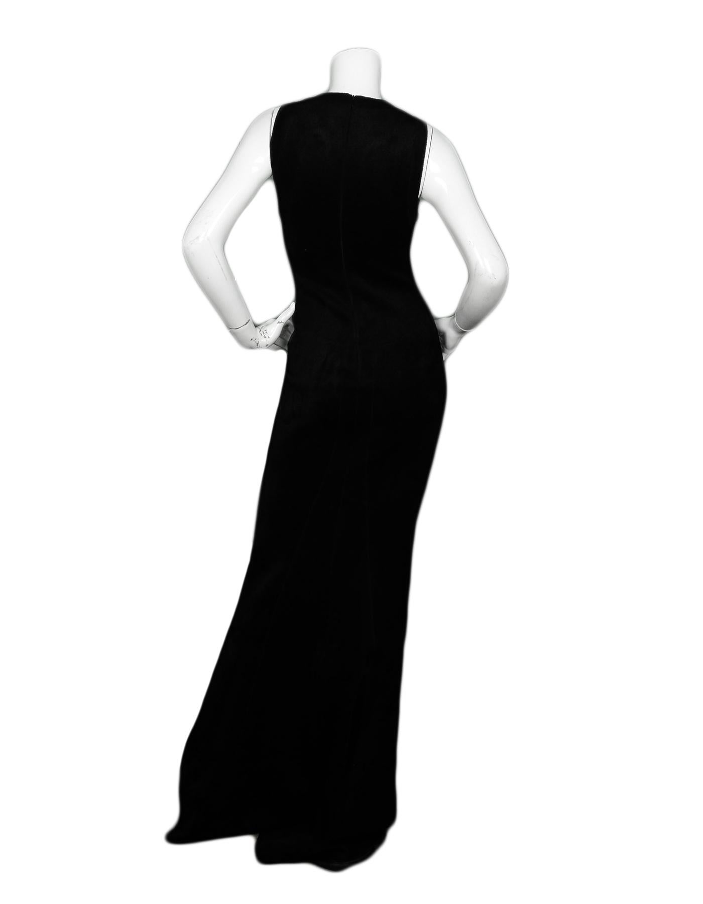 black sleeveless velvet dress
