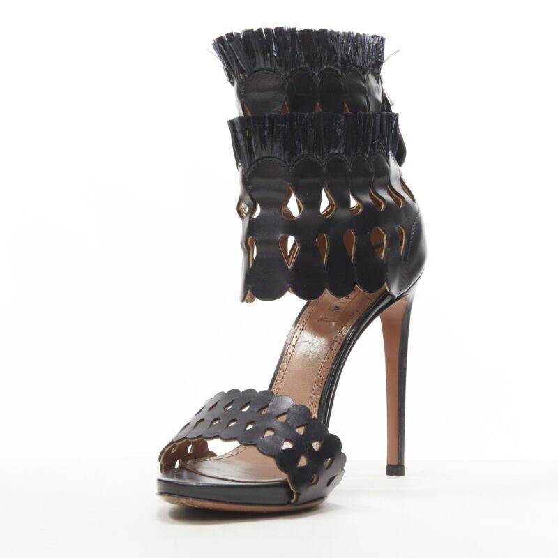 ALAIA black squiggle cut out raffia fringe platform high heel sandals EU38 In Excellent Condition For Sale In Hong Kong, NT