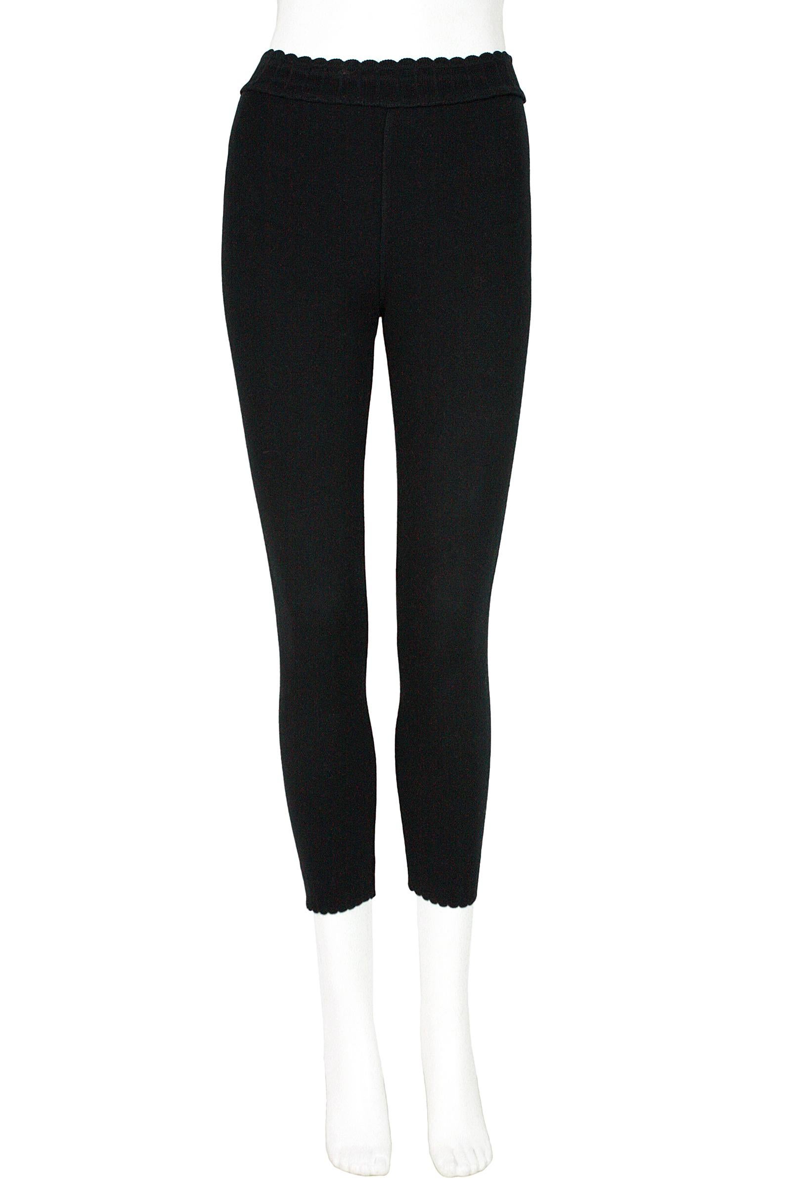 Alaïa leggings
Black thick knit cotton blend 
Stretchy scalloped trim at the waist and hem
Pull-on style  