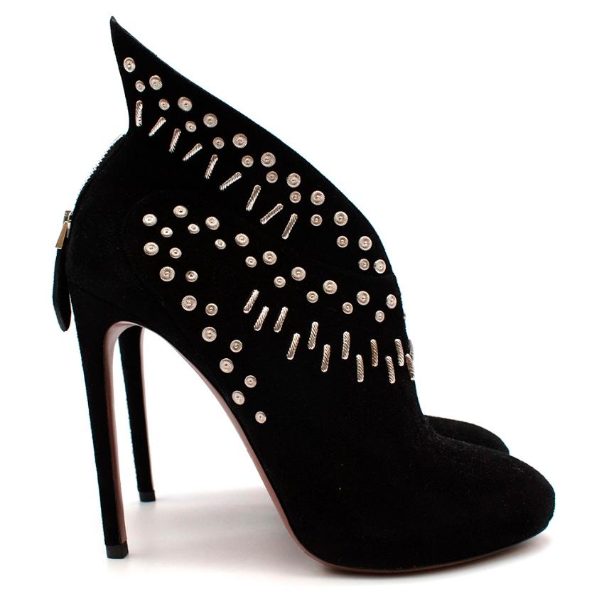 Black Suede Heeled Ankle Boots with Studs 


-Cord textured silver studs embellishment 
-Luxurious velvet like suede 
-Stiletto Heel 
-Round toes 
-Zip fastening to the back 
-Smooth leather lining 
-Wing like design 

Materials:

Main- suede