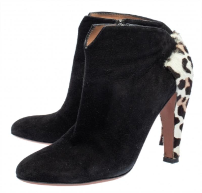 We love the fashion statement this pair makes! Using suede and leopard-printed calf hair to form the booties, Alaia adds a stylish cut on the topline, side zip closure, and 11 cm heels to complete the stunning design.