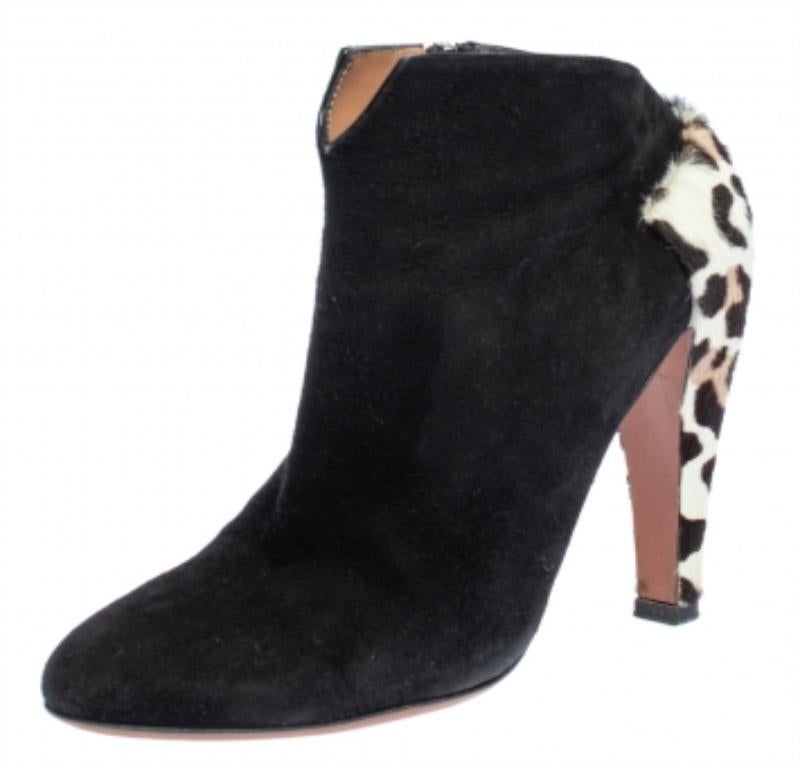 Alaia Black Suede And Leopard Print Calf Hair Booties Size 37 In Good Condition For Sale In Dubai, Al Qouz 2