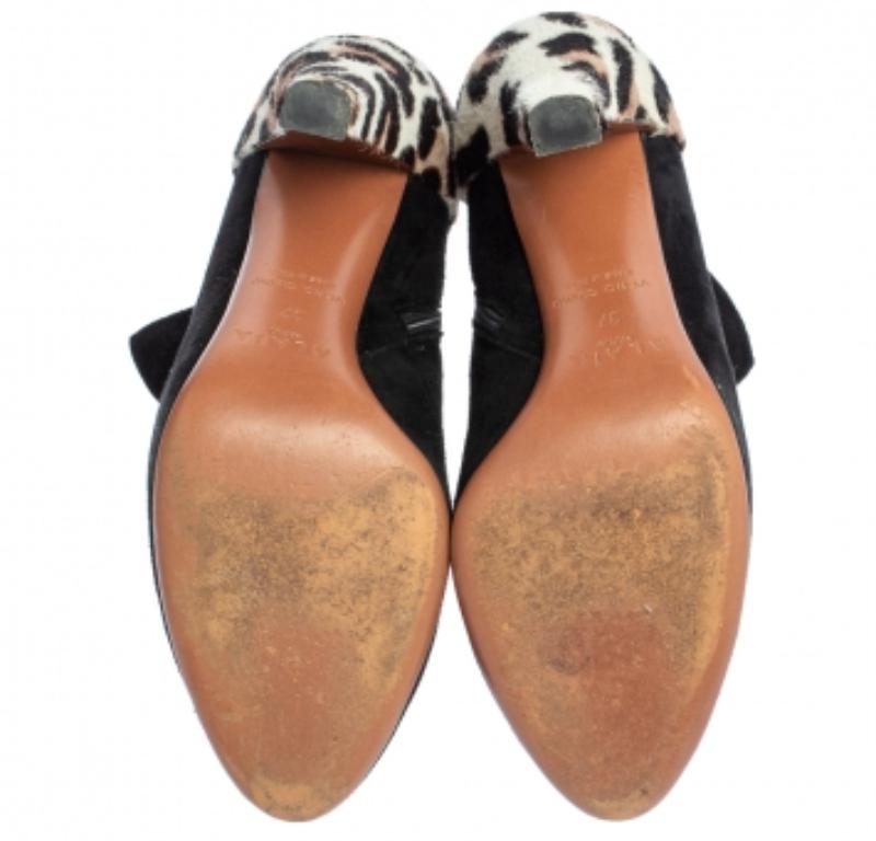 Alaia Black Suede And Leopard Print Calf Hair Booties Size 37 For Sale 3