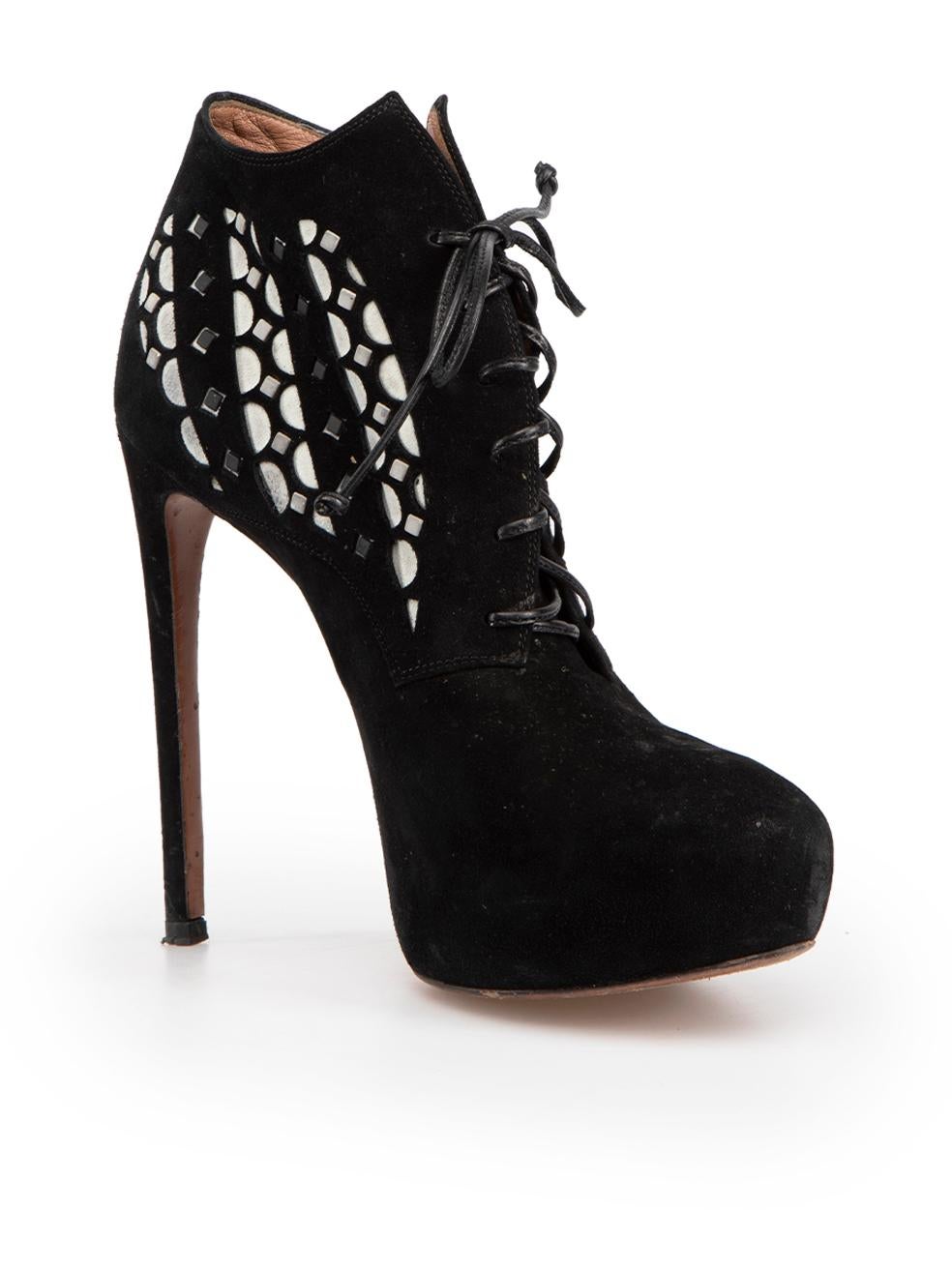 CONDITION is Good. General wear to shoes is evident. Moderate signs of wear to both sides, heels and toes of both boots with abrasions to the suede on this used Alaïa designer resale item.
 
 Details
 Black
 Suede
 Heels
 Platform
 High heeled
