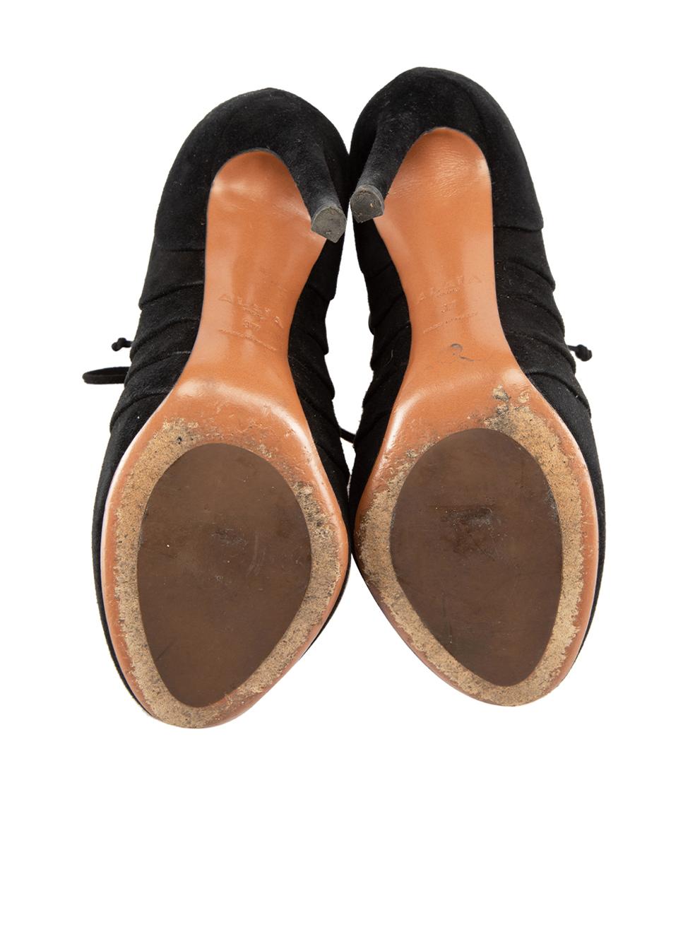 Women's Alaïa Black Suede Lace Up Ankle Boots Size IT 37 For Sale