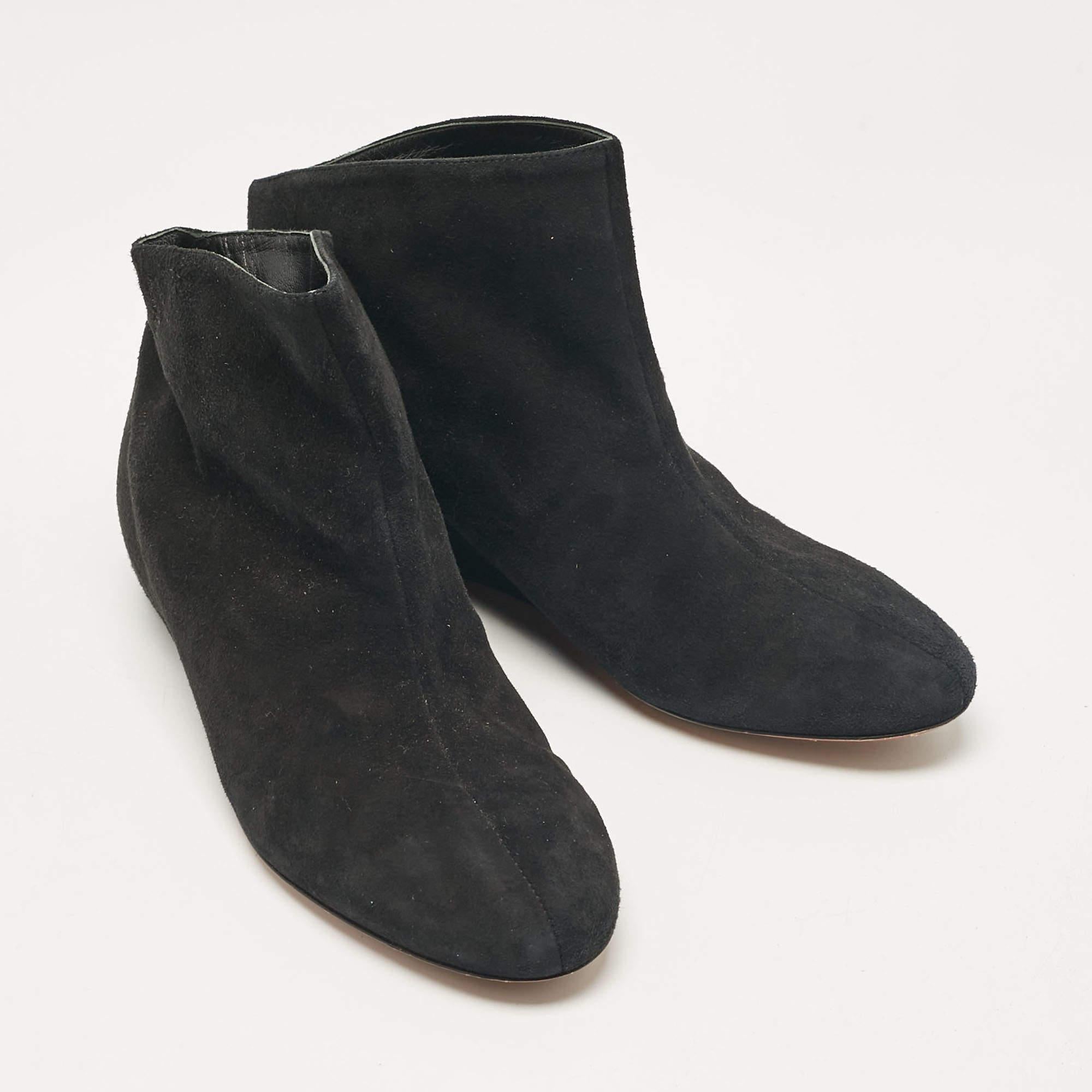 Alaia Black Suede Low Ankle Length Boots Size 35.5 Bon état - En vente à Dubai, Al Qouz 2