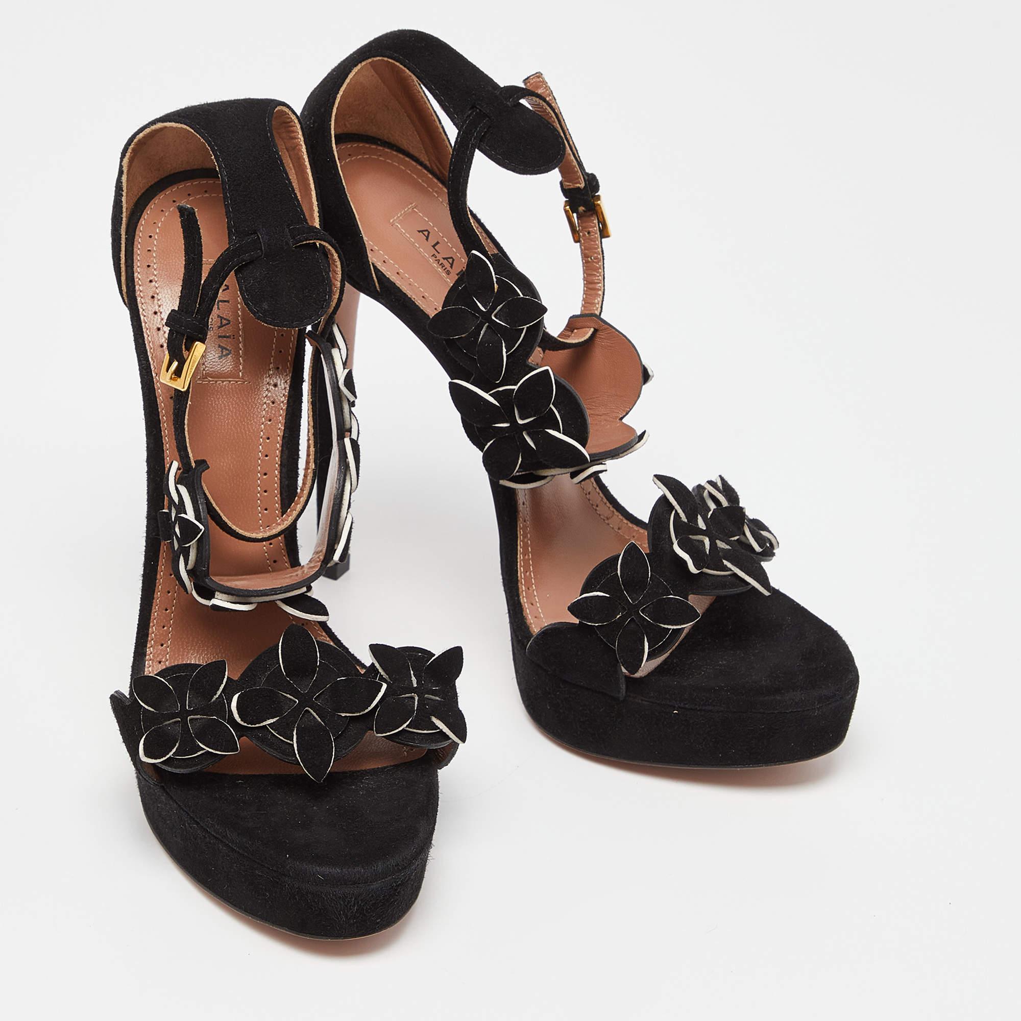 Alaia Black Suede Platform Ankle Strap Sandals Size 38 In Excellent Condition For Sale In Dubai, Al Qouz 2