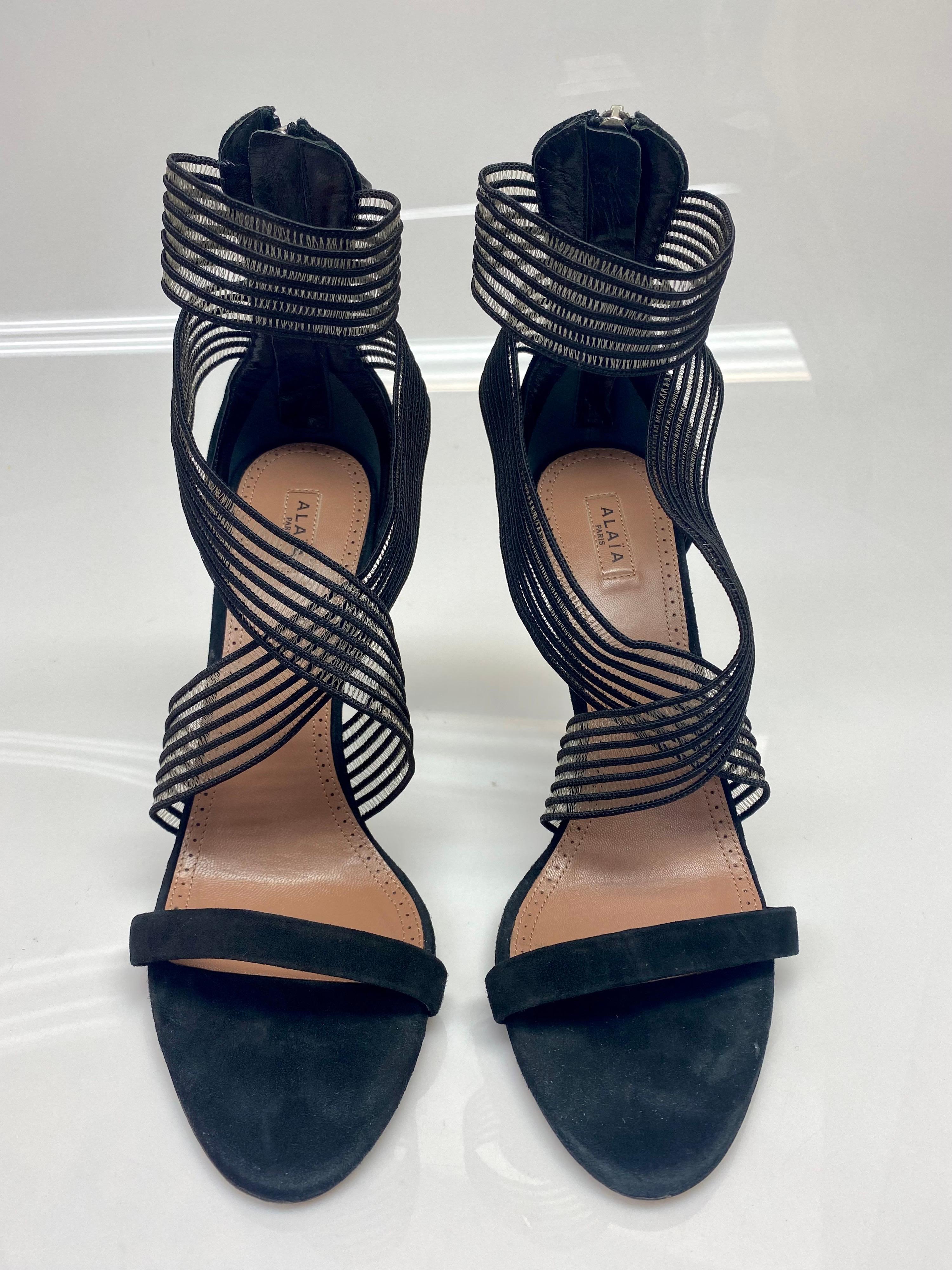 Alaia Black Suede Ribbon Sandals Heels Size 40 In Excellent Condition For Sale In West Palm Beach, FL