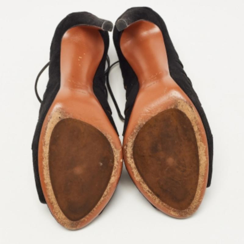 Alaia Schwarz Wildleder Jakobsmuschel Trim Open Toe Pumps Größe 39.5 im Angebot 5