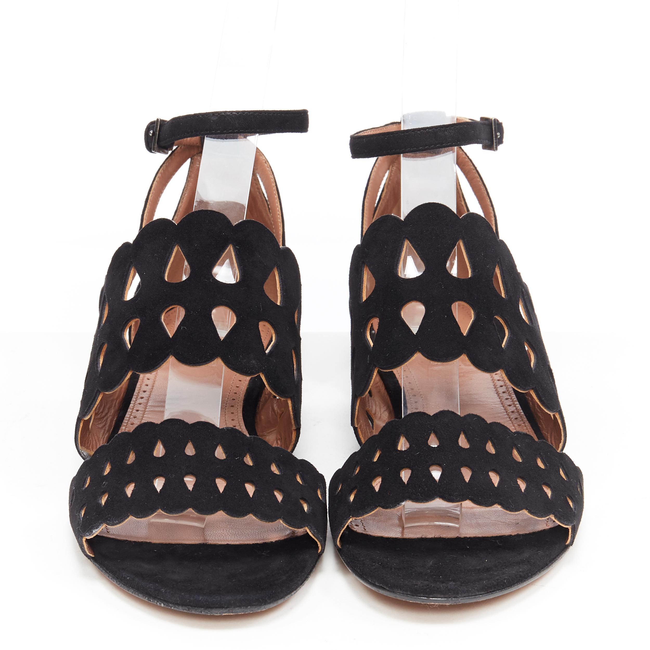 alaia flat sandals