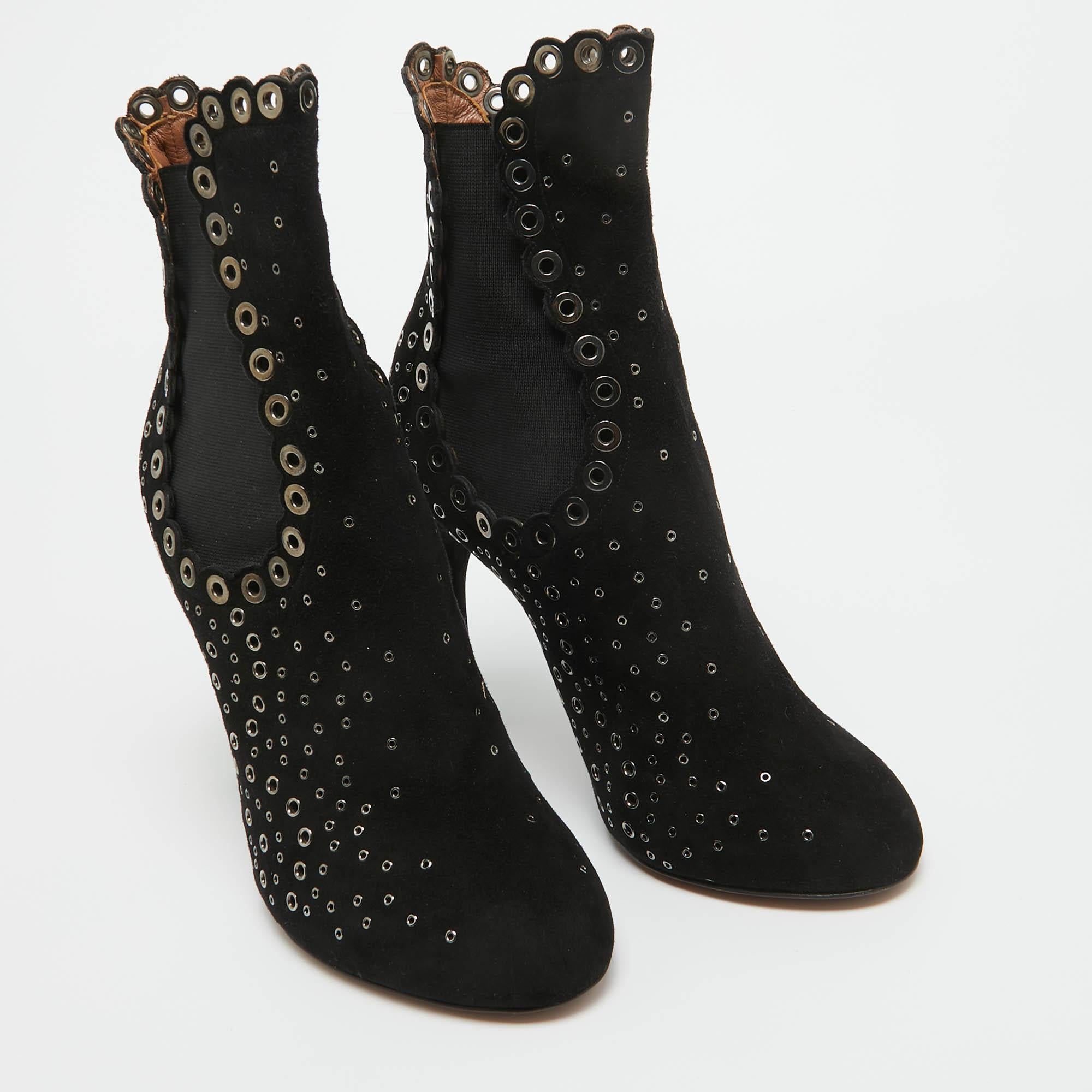 Alaia Black Suede Studded Ankle Boots Size 38 In Good Condition For Sale In Dubai, Al Qouz 2