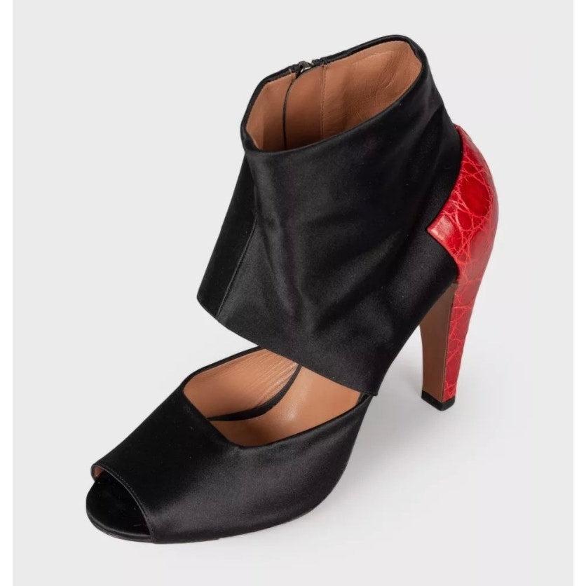 Noir Talons aiguilles en textile noir Alaïa - Taille 40 en vente