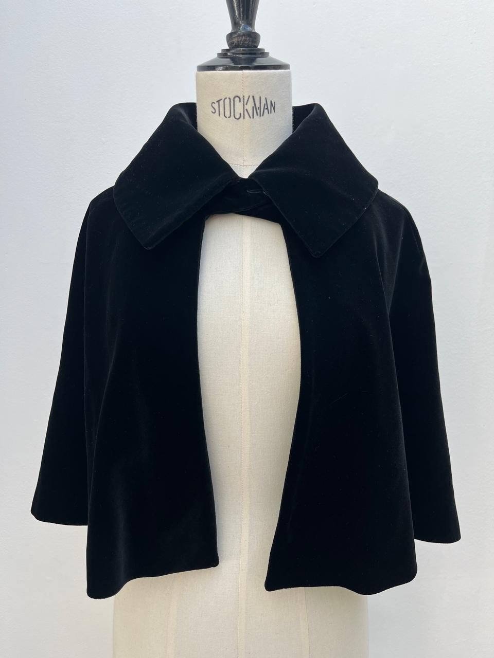 - Alaïa black velvet cape 

- Sold by Mae Vintage London 

- Autumn Winter 1988 collection 

- Hood-like detailing 

- Excellent condition 

