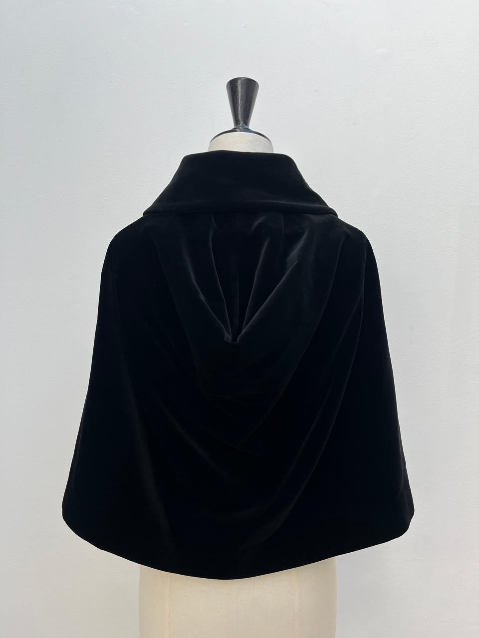 Alaïa black velvet cape A/W 1988 In Excellent Condition For Sale In London, GB