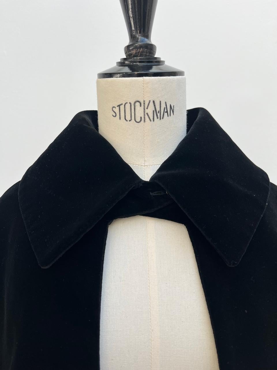 Alaïa black velvet cape A/W 1988 For Sale 1