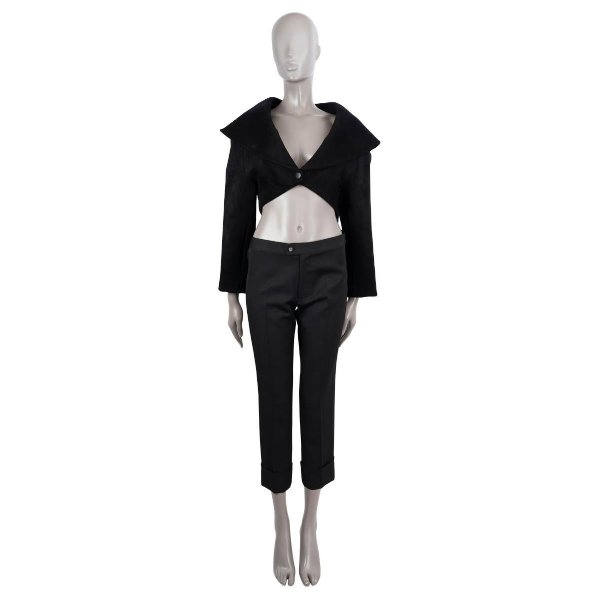 100% authentic Alaïa cropped jacket in black viscose (45%), nylon (29%), wool (22%), polyester (3%) and elastane (1%). Features an oversized shawl collar. Closes with a single button. Unlined. Has been worn and is in excellent condition. Comes with