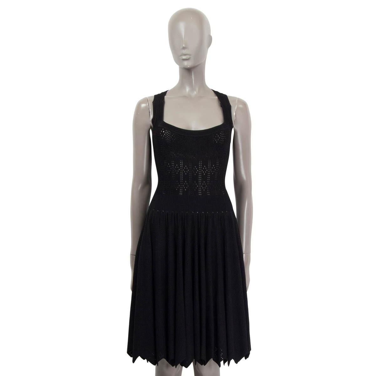 Noir ALAÏA - Robe en maille de viscose noire « POINTELLE », 40 M en vente