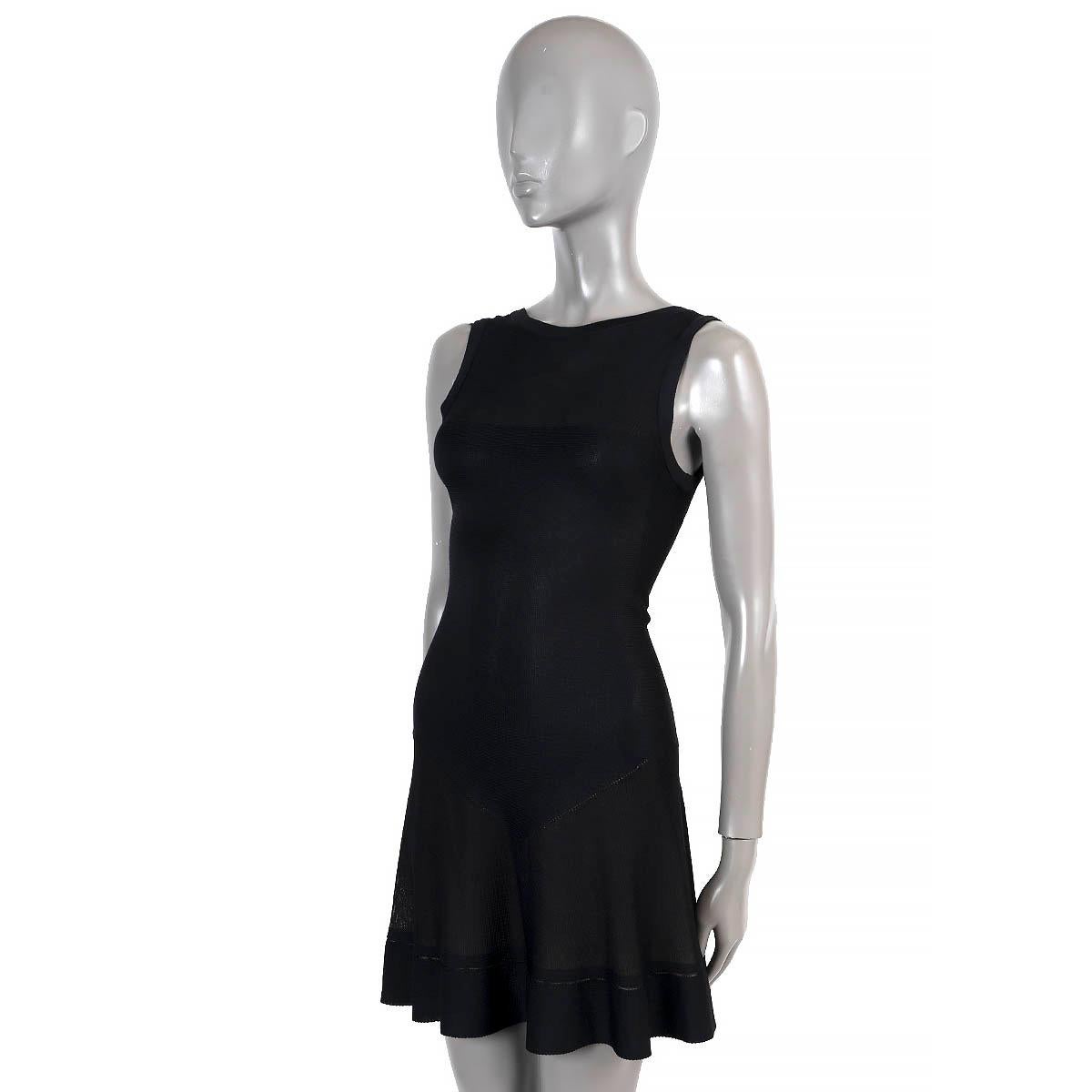 100% authentic Alaïa sleeveless knit dress in black viscose (100%). Features a v-neckline at the back. Closes with an invisible zipper on the back. Lined in silk (100%). Has been worn and is in excellent condition.

Measurements
Tag