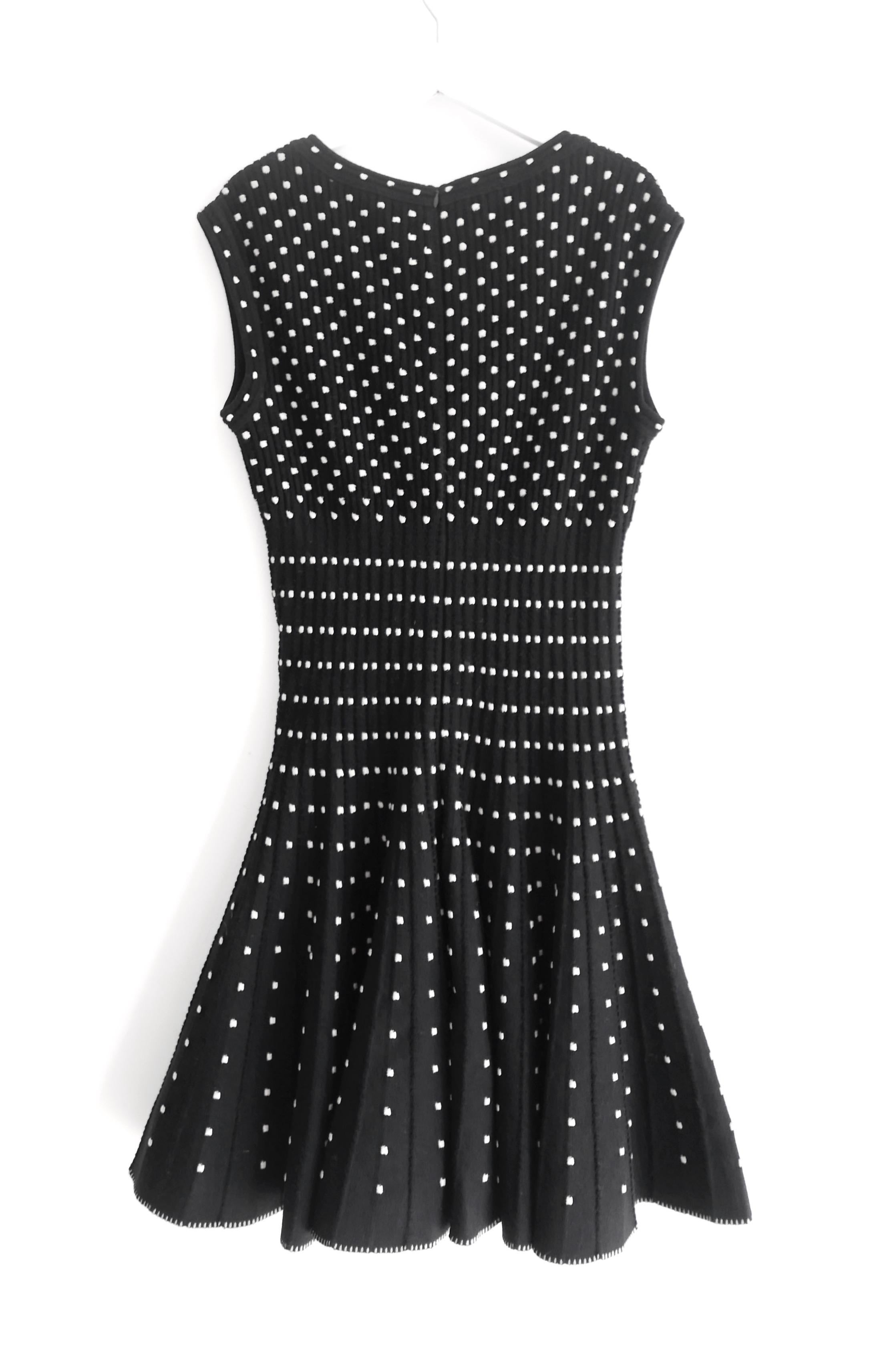 Alaia - Robe patineuse en tricot noir et blanc Neuf - En vente à London, GB