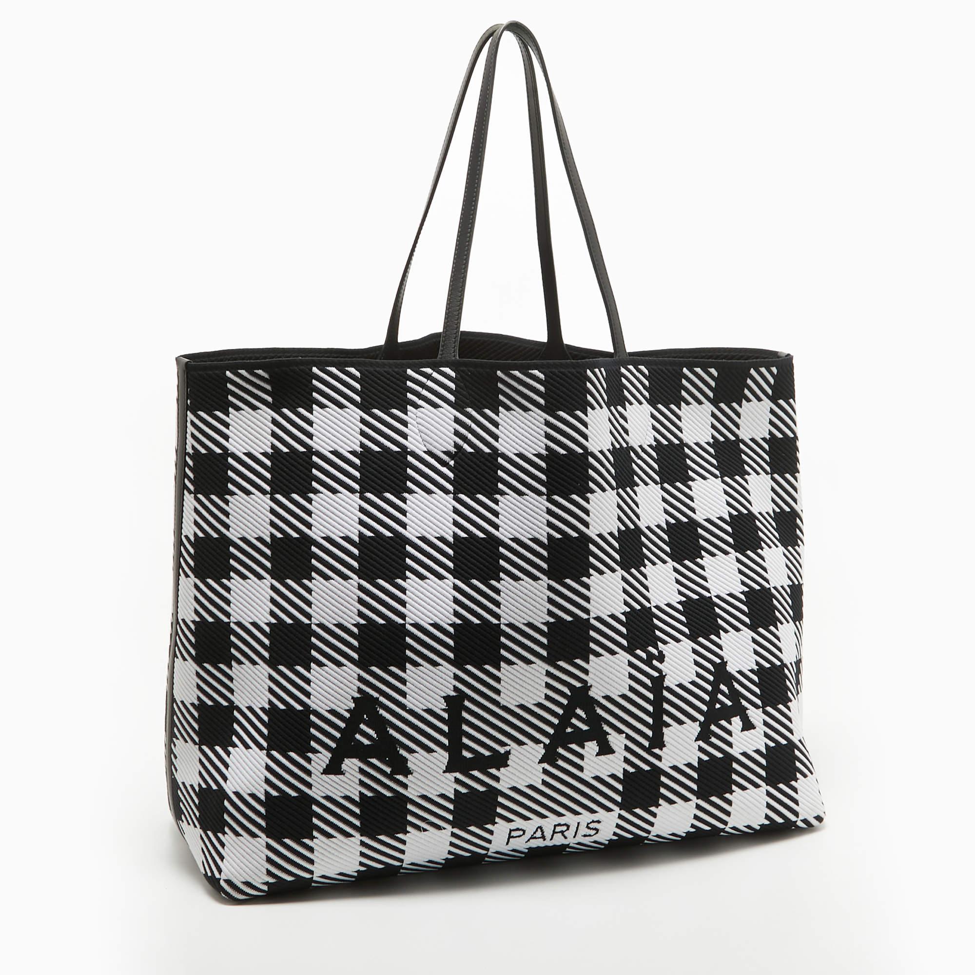 Alaia Black/White Knitted Jacquard Fabric and Leather Large Houndstooth Tote In Good Condition In Dubai, Al Qouz 2