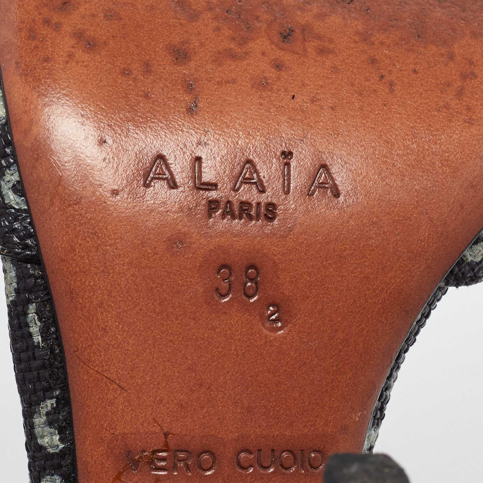Alaia - Sandali con cinturino alla caviglia con fiocco in rafia stampata bianca e nera - misura 38 in vendita 3
