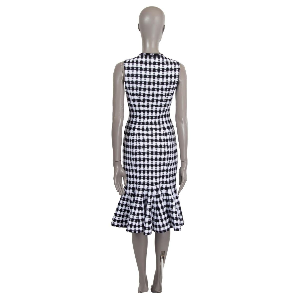ALAIA HOUNDSTOOTH MERMAID MINI Kleid aus schwarzem und weißem Viskose 36 XS (Grau) im Angebot