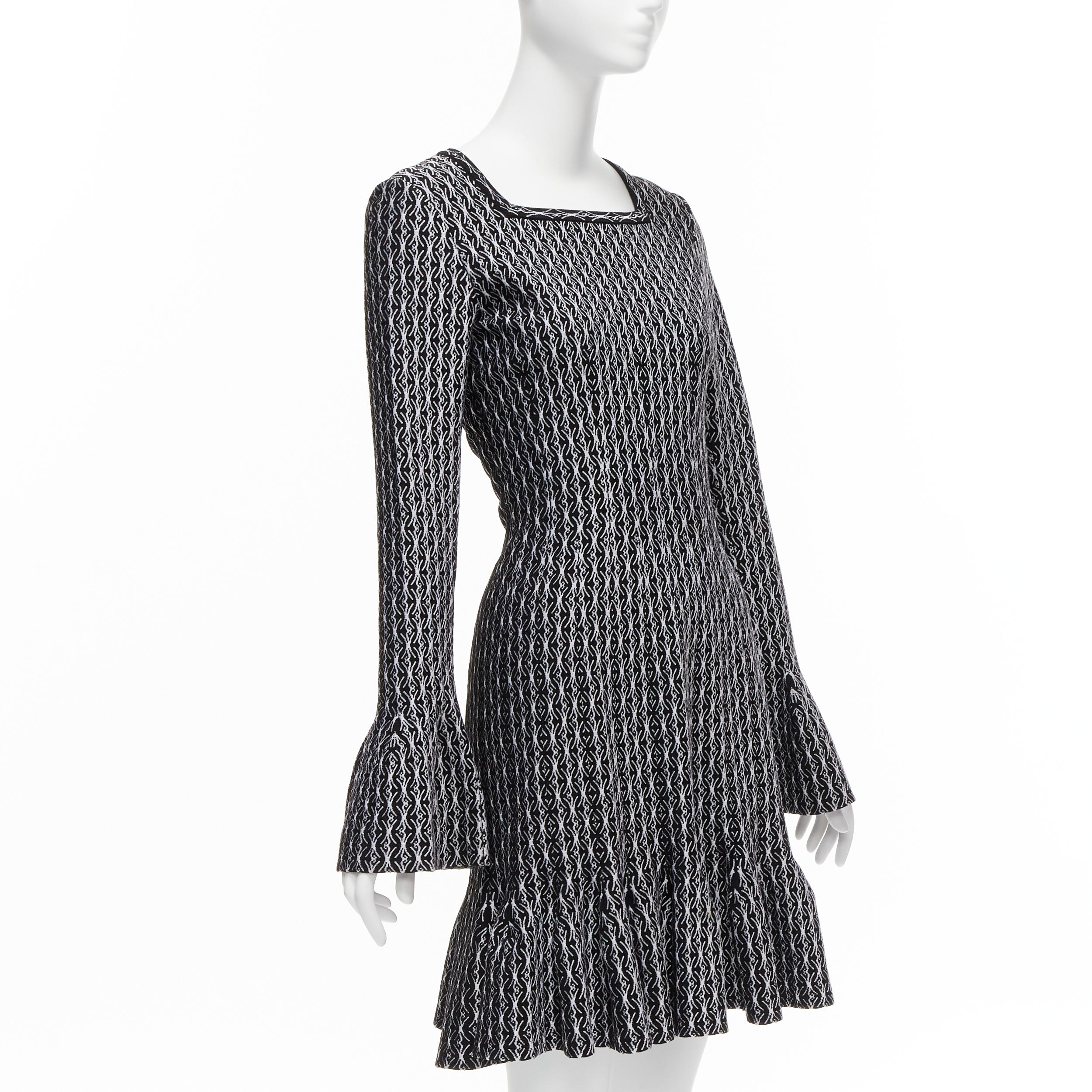 ALAIA negro blanco lana jacquard cuello cuadrado dobladillo acampanado vestido de cóctel FR38 M Negro en venta