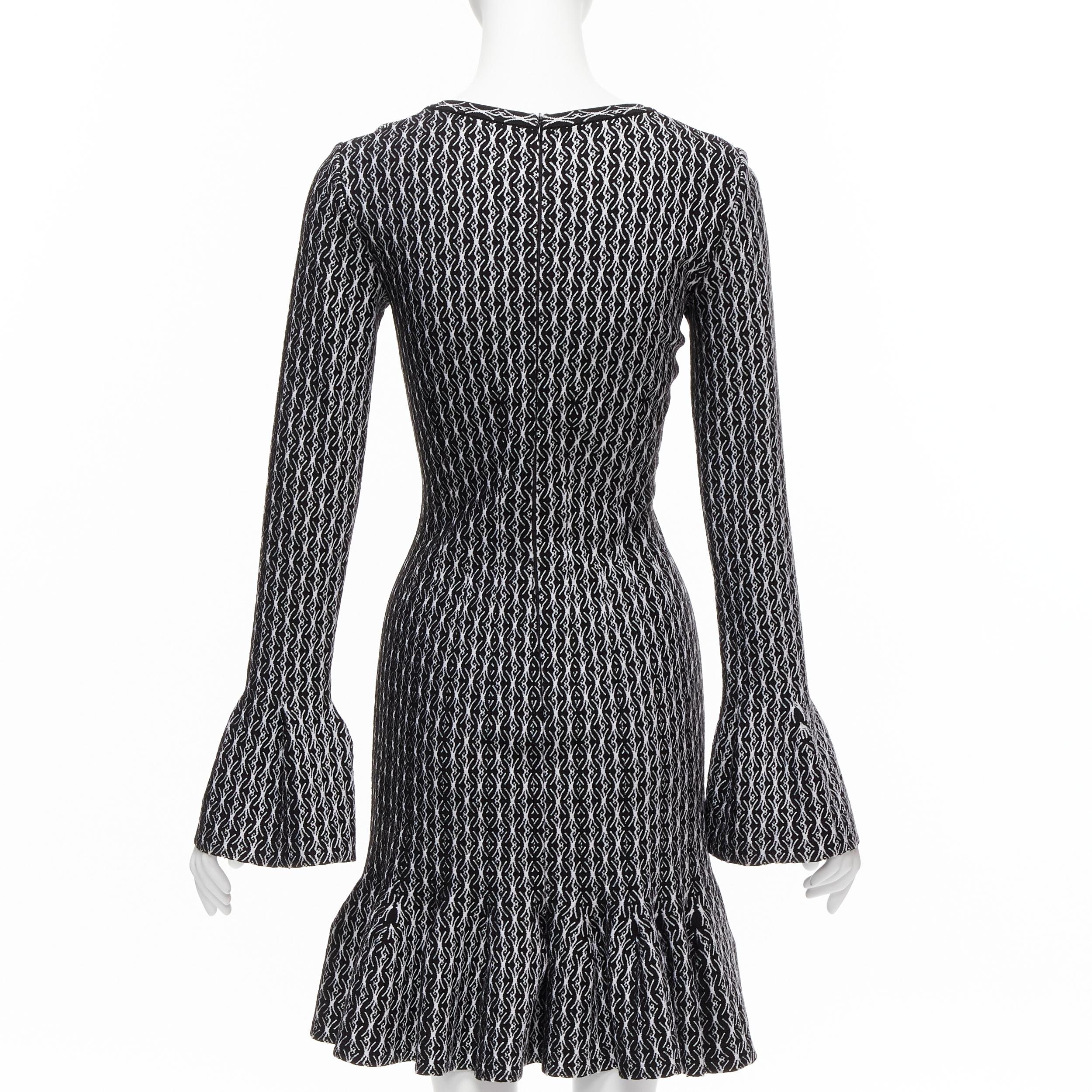 De las mujeres ALAIA negro blanco lana jacquard cuello cuadrado dobladillo acampanado vestido de cóctel FR38 M en venta