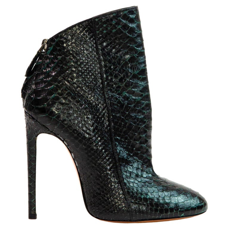 Green leather ankle boots with a thick heel K1660