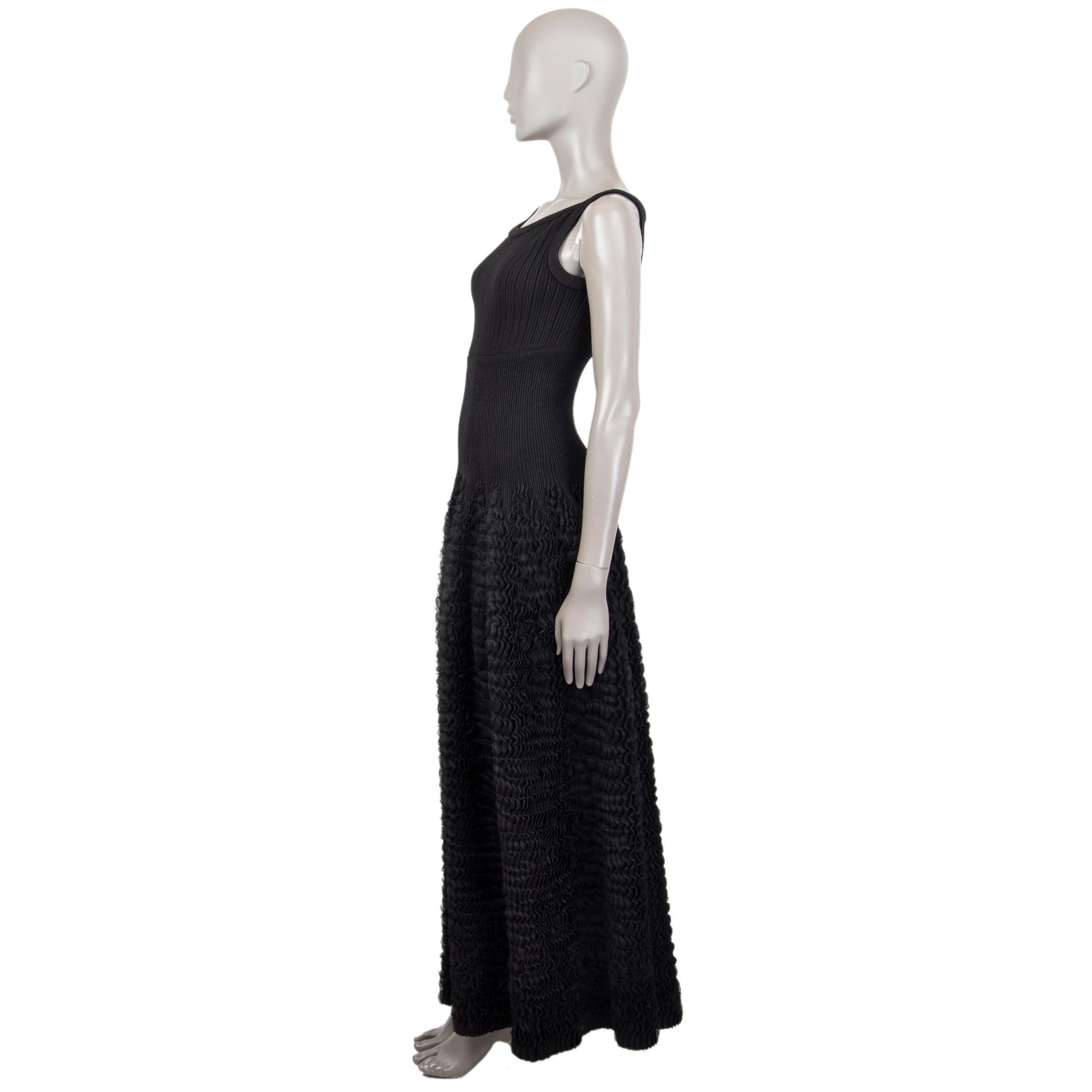 Alaïa sleeveless silhouette ruffle-dress in black wool (66%), polyester (20%), polyamide (12%) and elastane (2%) with a round neck. Closes on the back with a concealed zipper. Unlined. Has been worn and is in excellent condition. 

Tag Size 36
Size