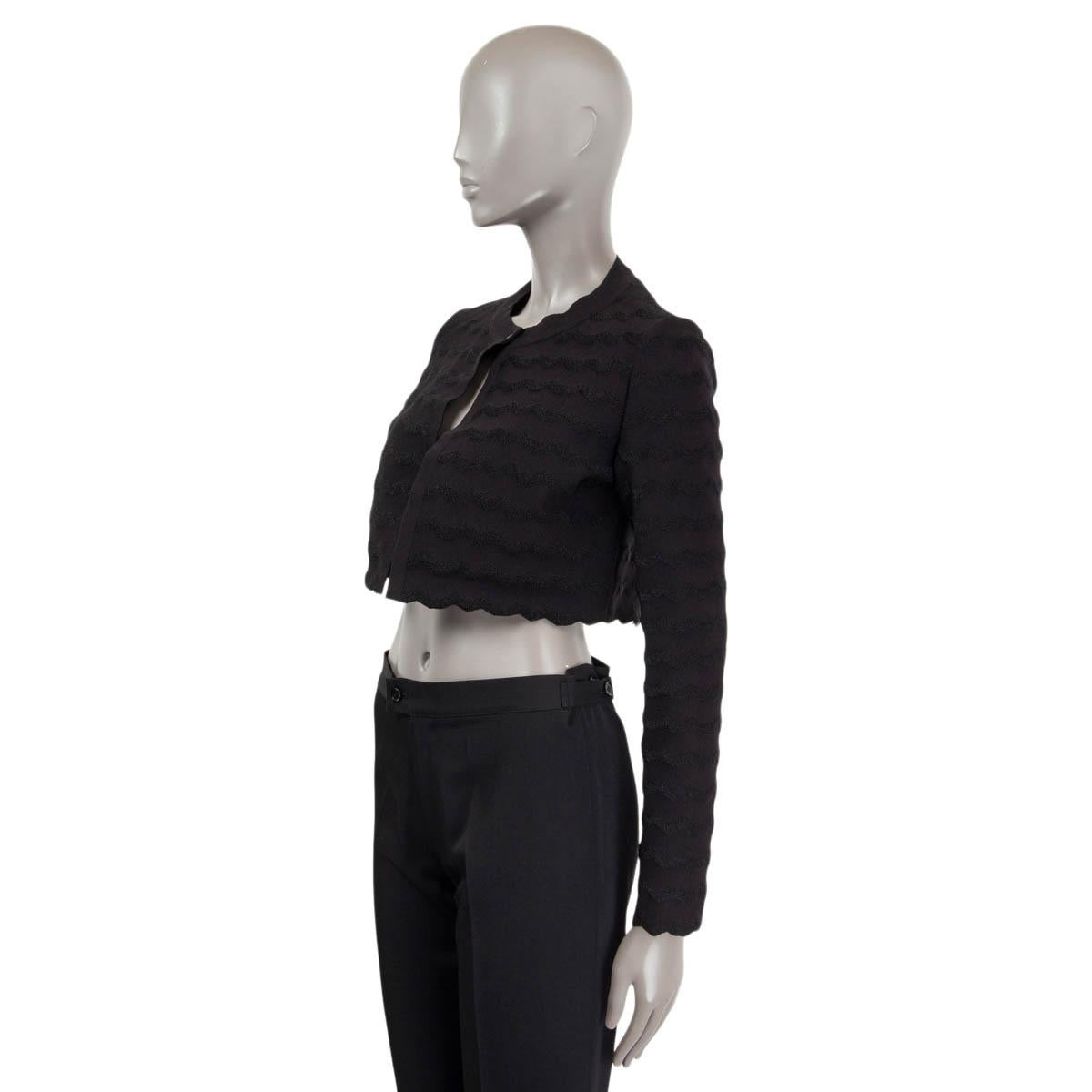 ALAIA black wool blend SCALLOPED BOLERO Cardigan Sweater 42 L In Excellent Condition For Sale In Zürich, CH