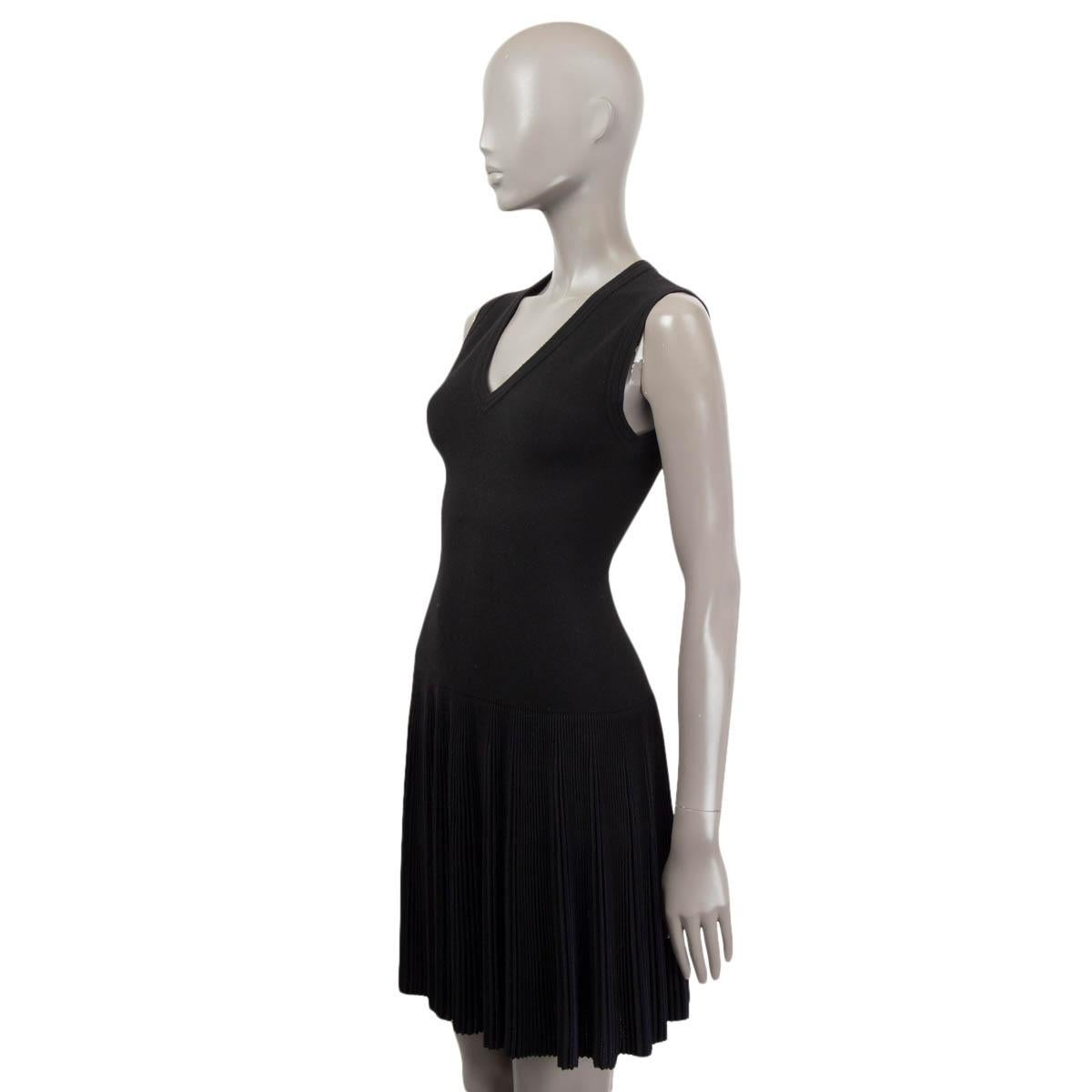 ALAIA black wool blend SLEEVELESS PLEATED KNIT Dress 36 XS In Excellent Condition For Sale In Zürich, CH