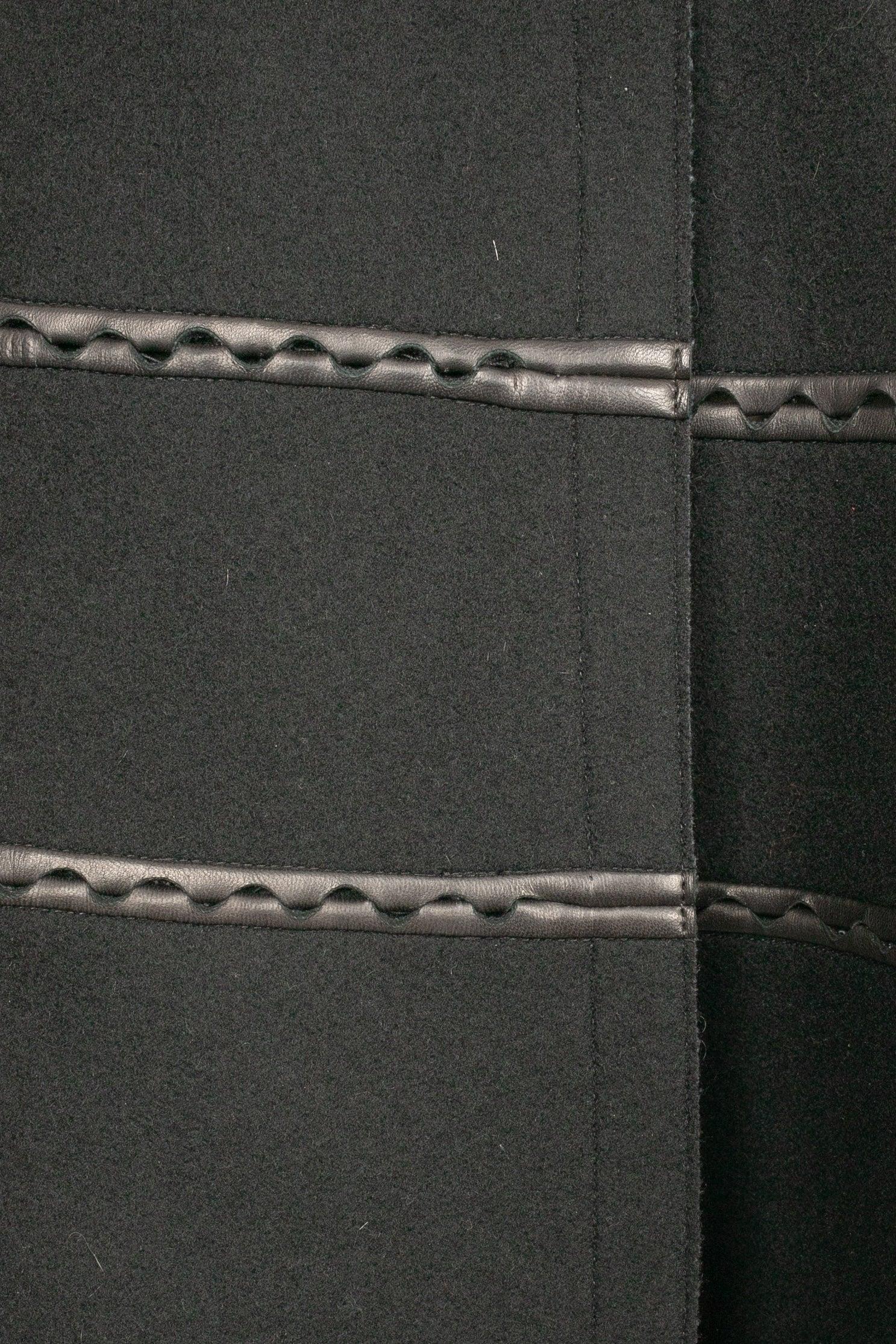 Alaïa Cappotto in lana nera di media lunghezza, 2005 in vendita 2