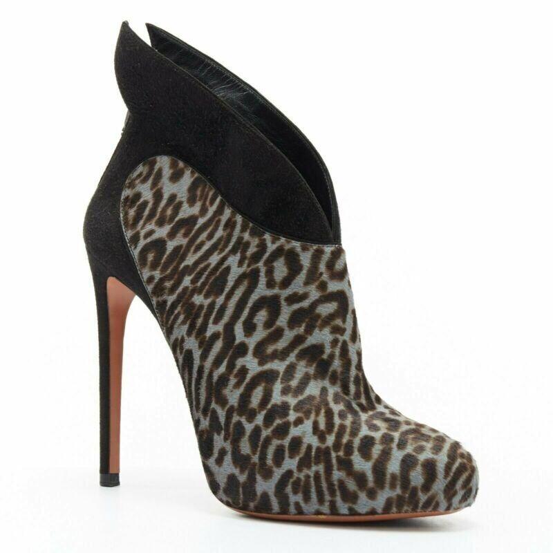 ALAIA blue black leopard print calf hair suede angular wing back bootie EU39.5
Reference: TGAS/A03096
Brand: Alaia
Designer: Azzedine Alaia
Material: Suede
Color: Grey
Pattern: Solid
Closure: Zip
Extra Details: Grey blue black leopard spot print.